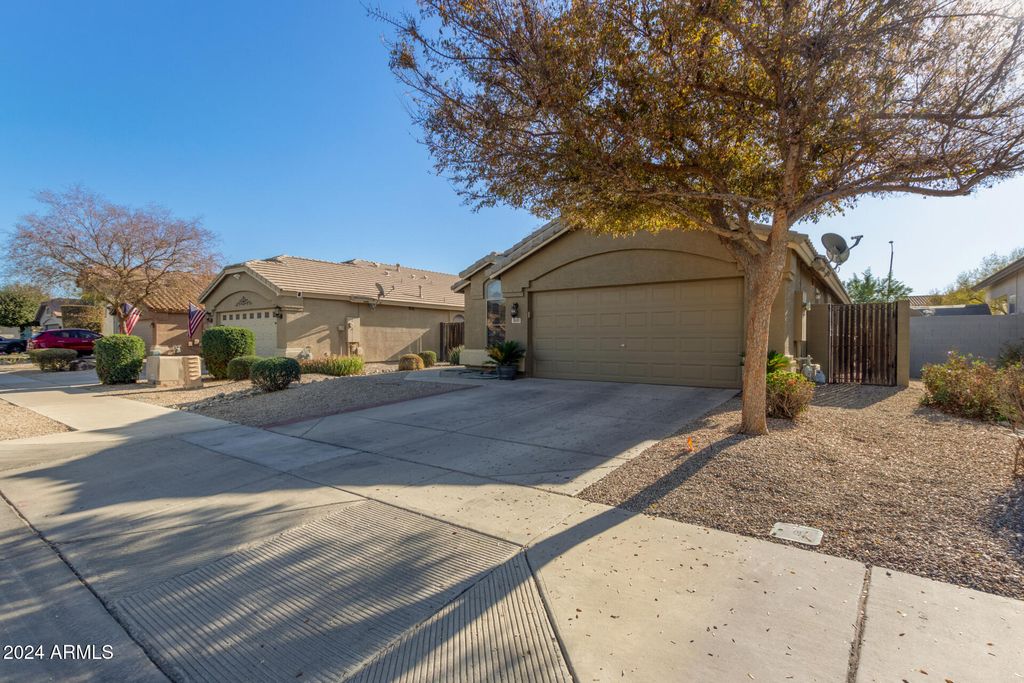 Photo of 16101 W Latham Street, Goodyear, AZ 85338 (MLS # 6964173)