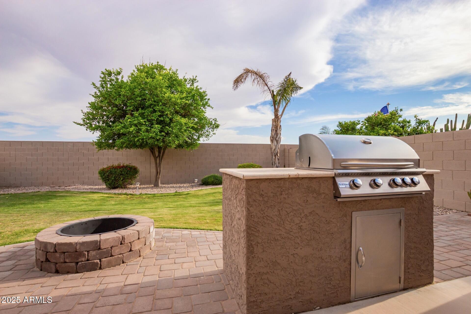 6423 E LUSH VISTA View