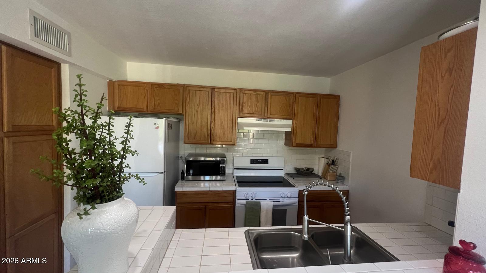 8055 E THOMAS Road E E118
