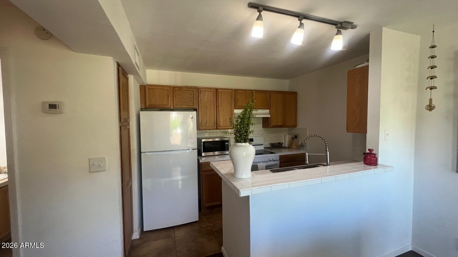 8055 E THOMAS Road E E118