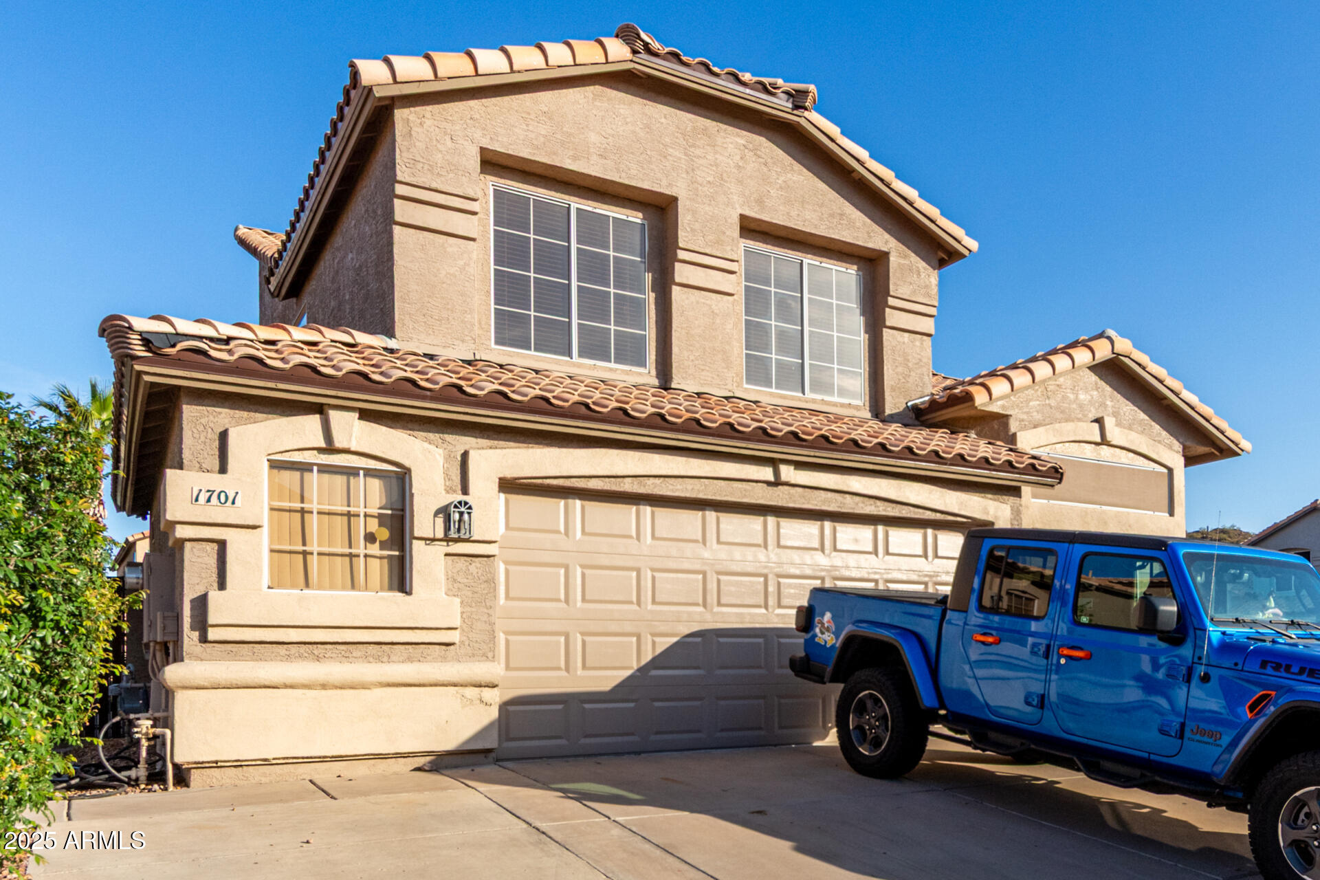 1701 E YUKON Drive