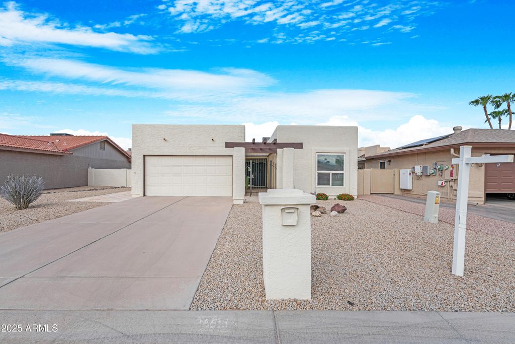 Photo of 26618 S Pinewood Drive, Sun Lakes, AZ 85248 (MLS # 6937334)