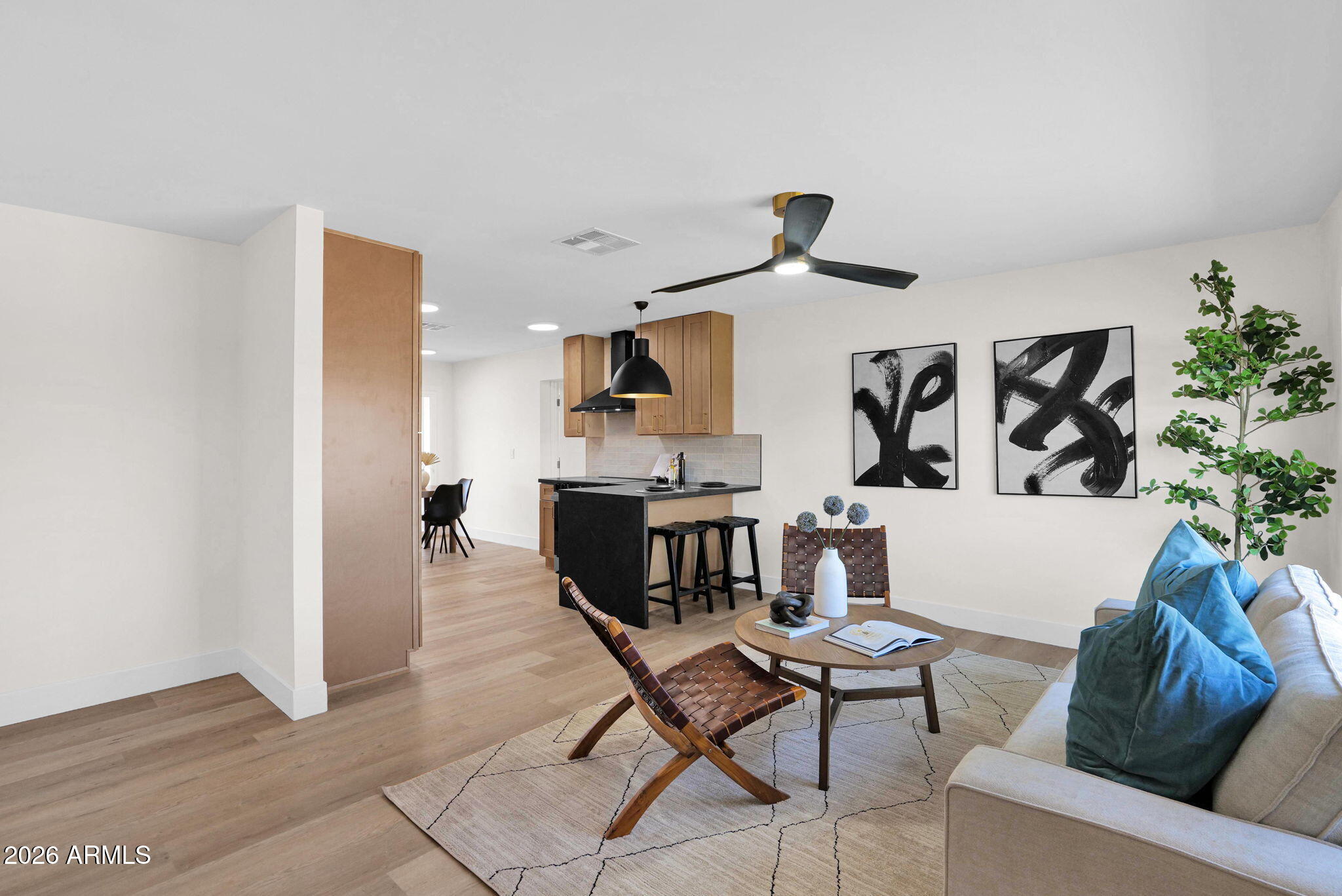 8713 E HUBBELL Street