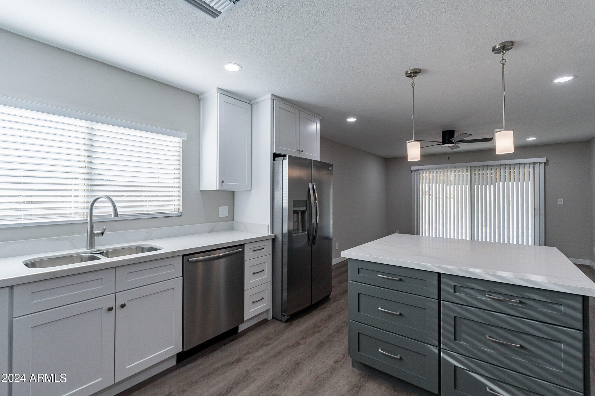 3624 W PEORIA Avenue