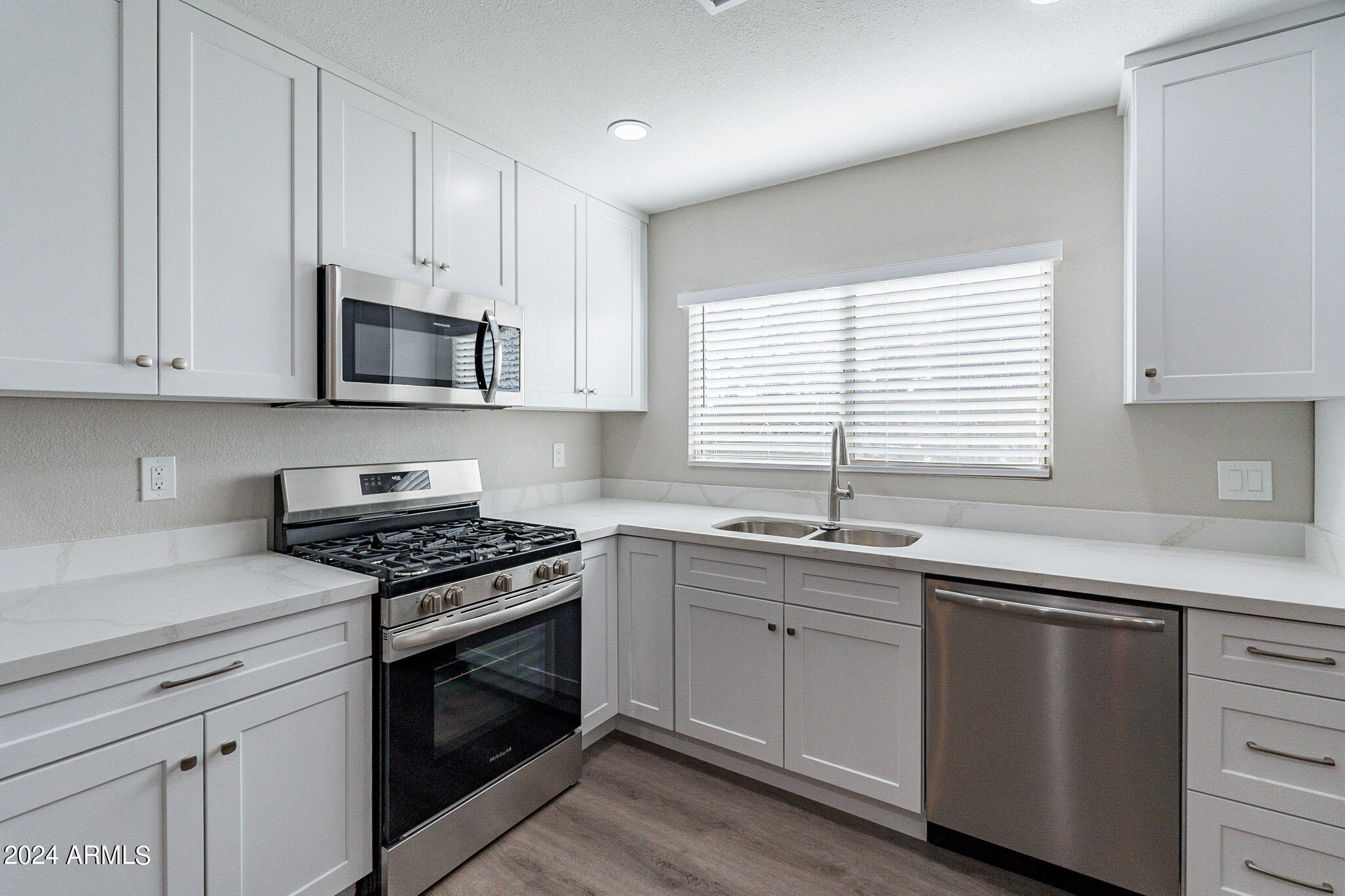 3624 W PEORIA Avenue