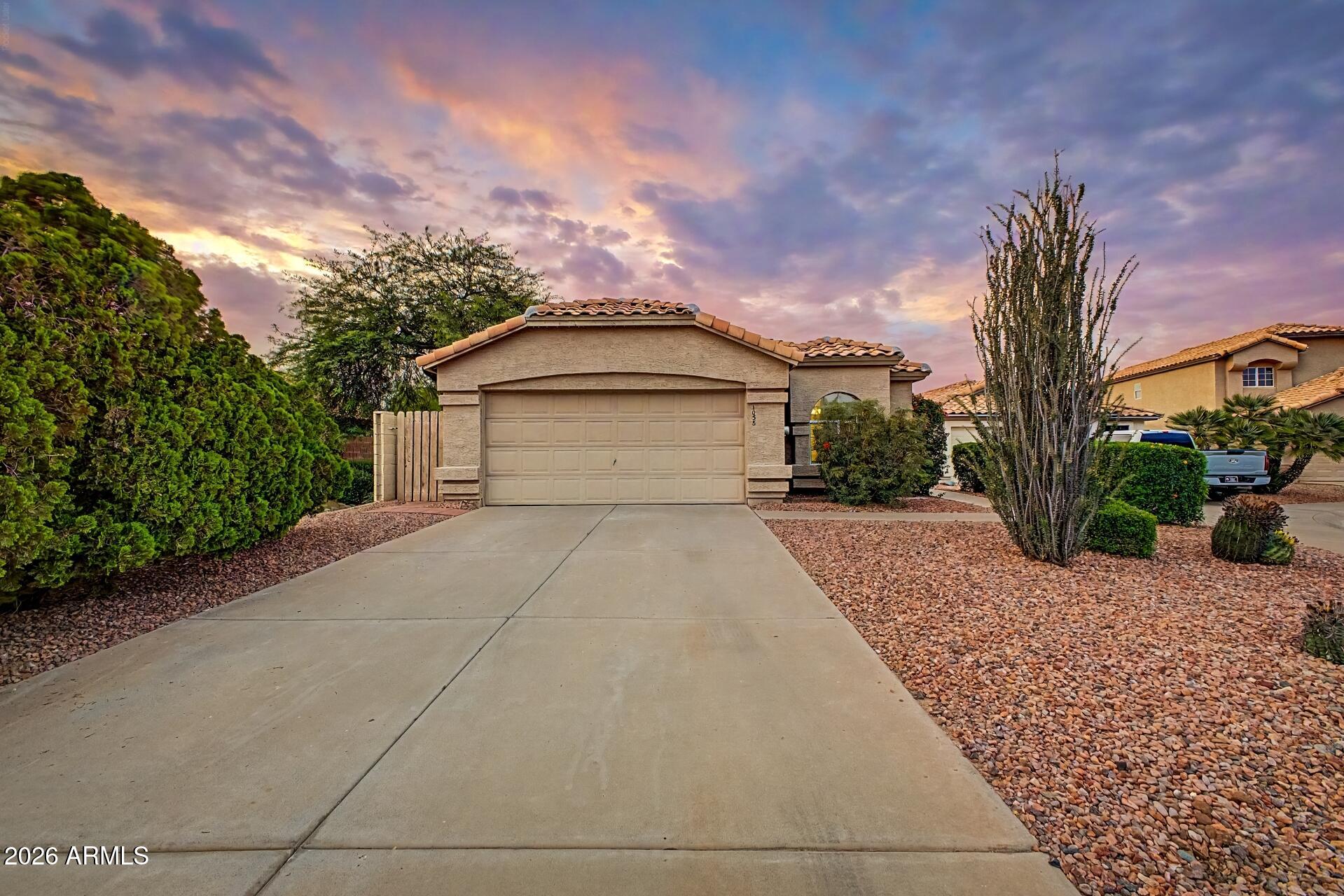 1038 W BUTLER Court