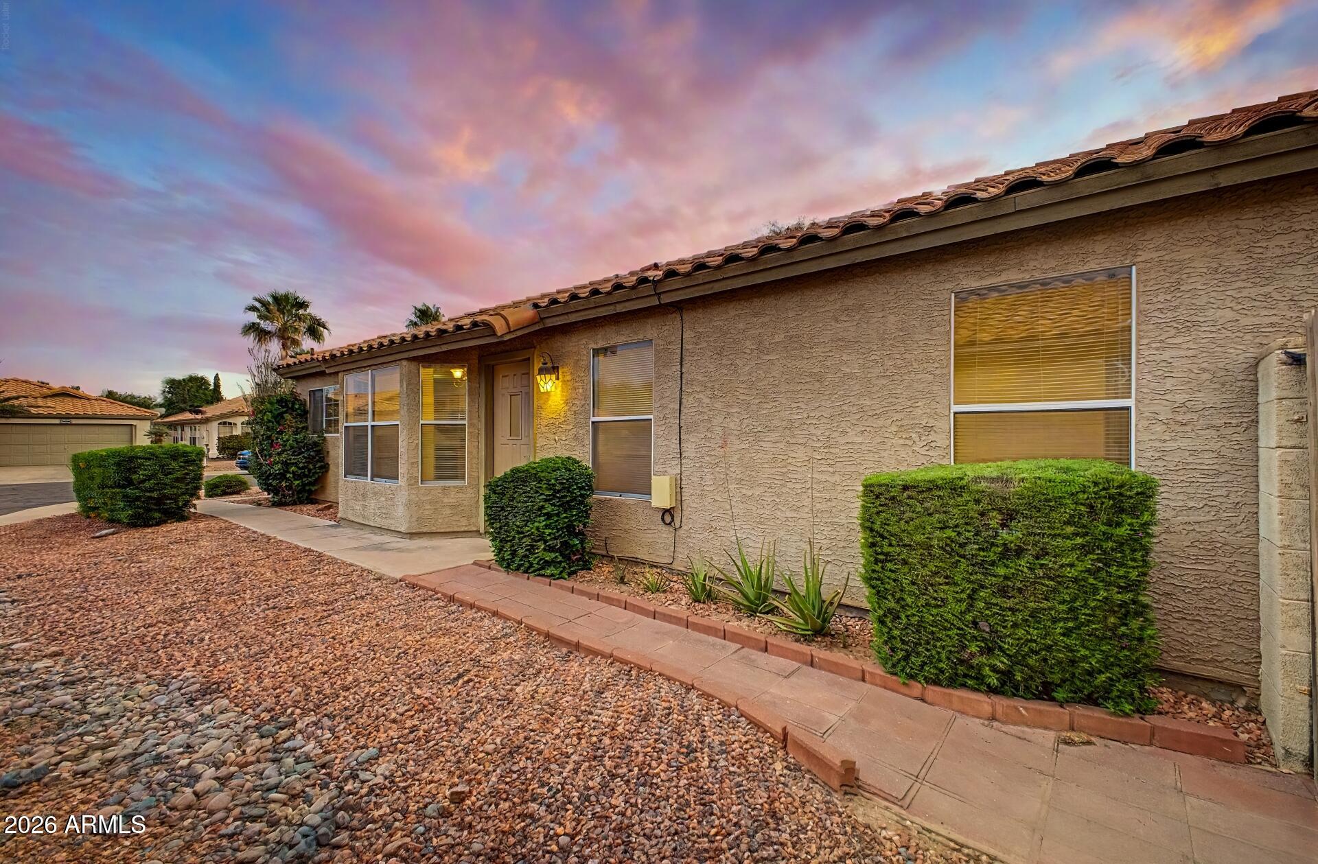 1038 W BUTLER Court