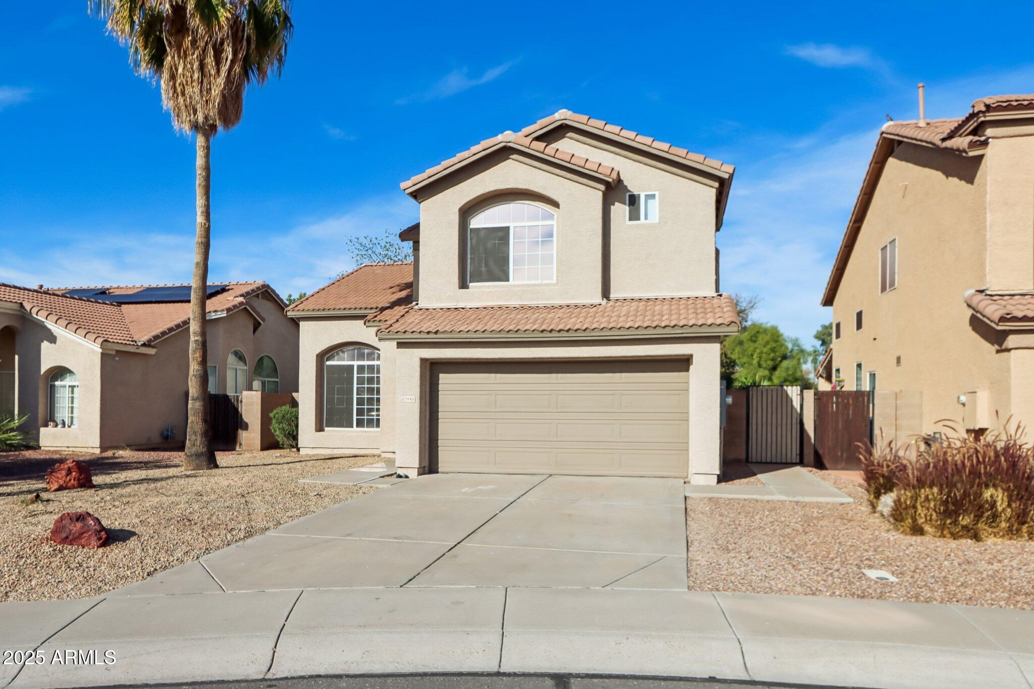 1940 E OAKLAND Street