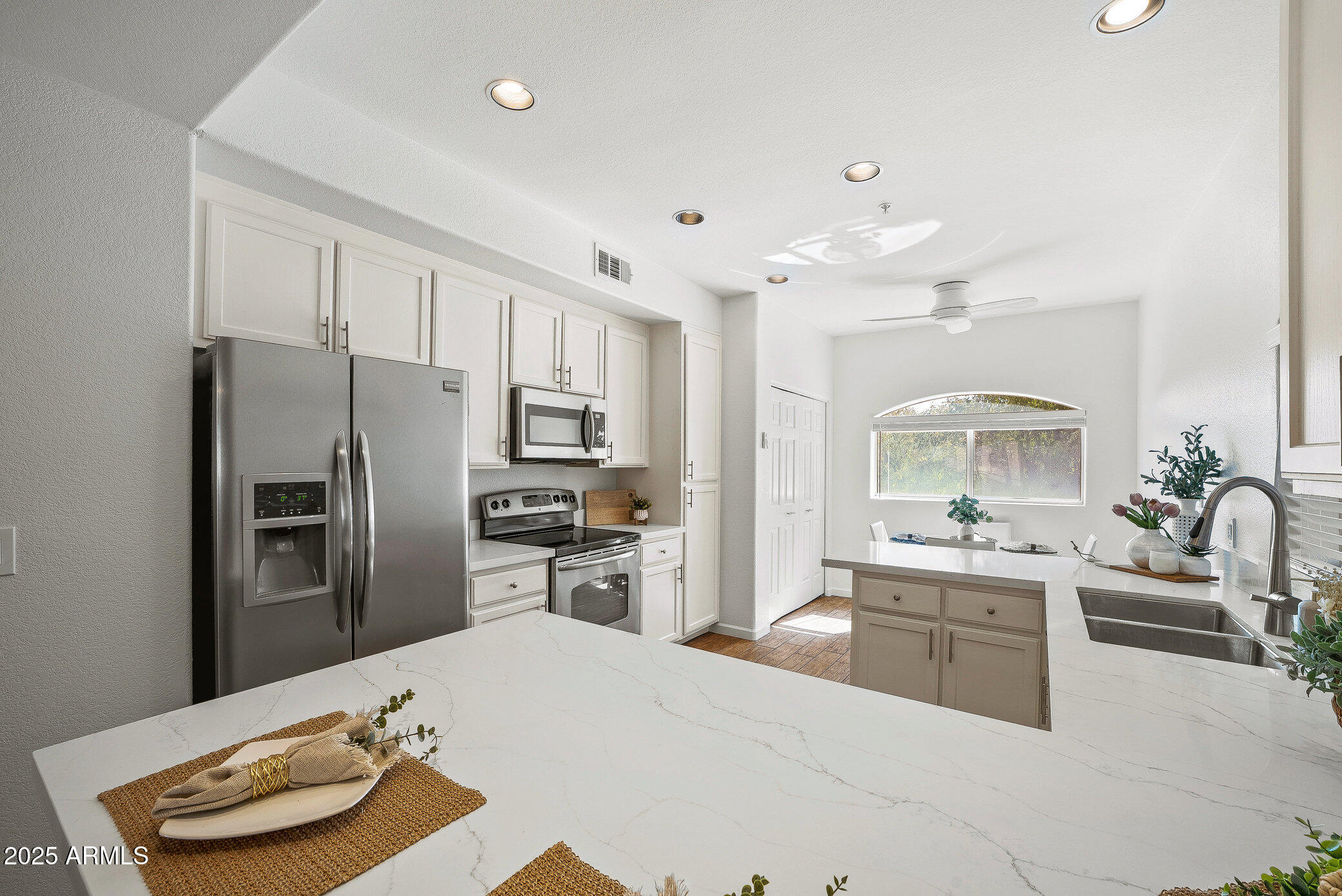 8653 E ROYAL PALM Road 2017