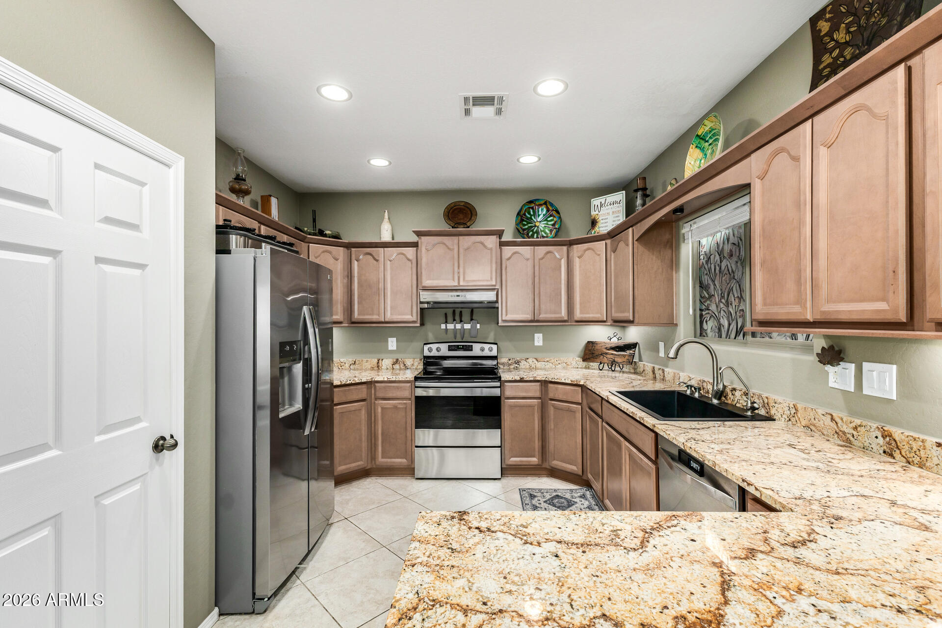 21968 W HADLEY Street