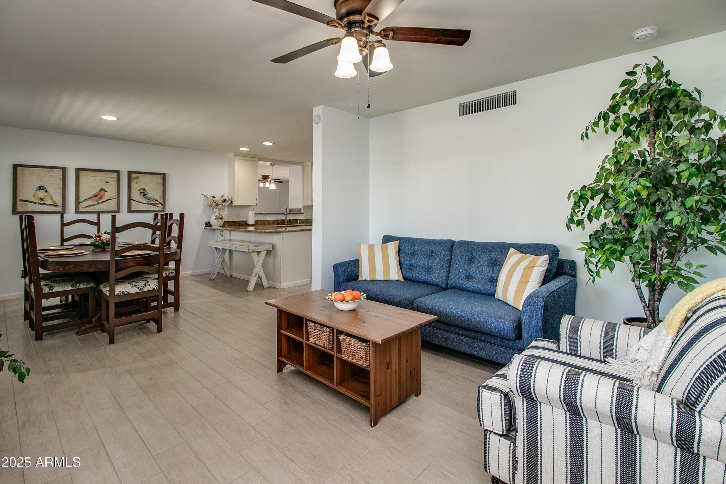 2017 W EDGEMONT Avenue