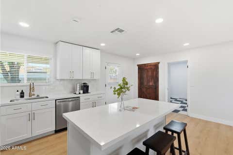 Property photo of 728 N Pine Street, Gilbert, AZ 85233