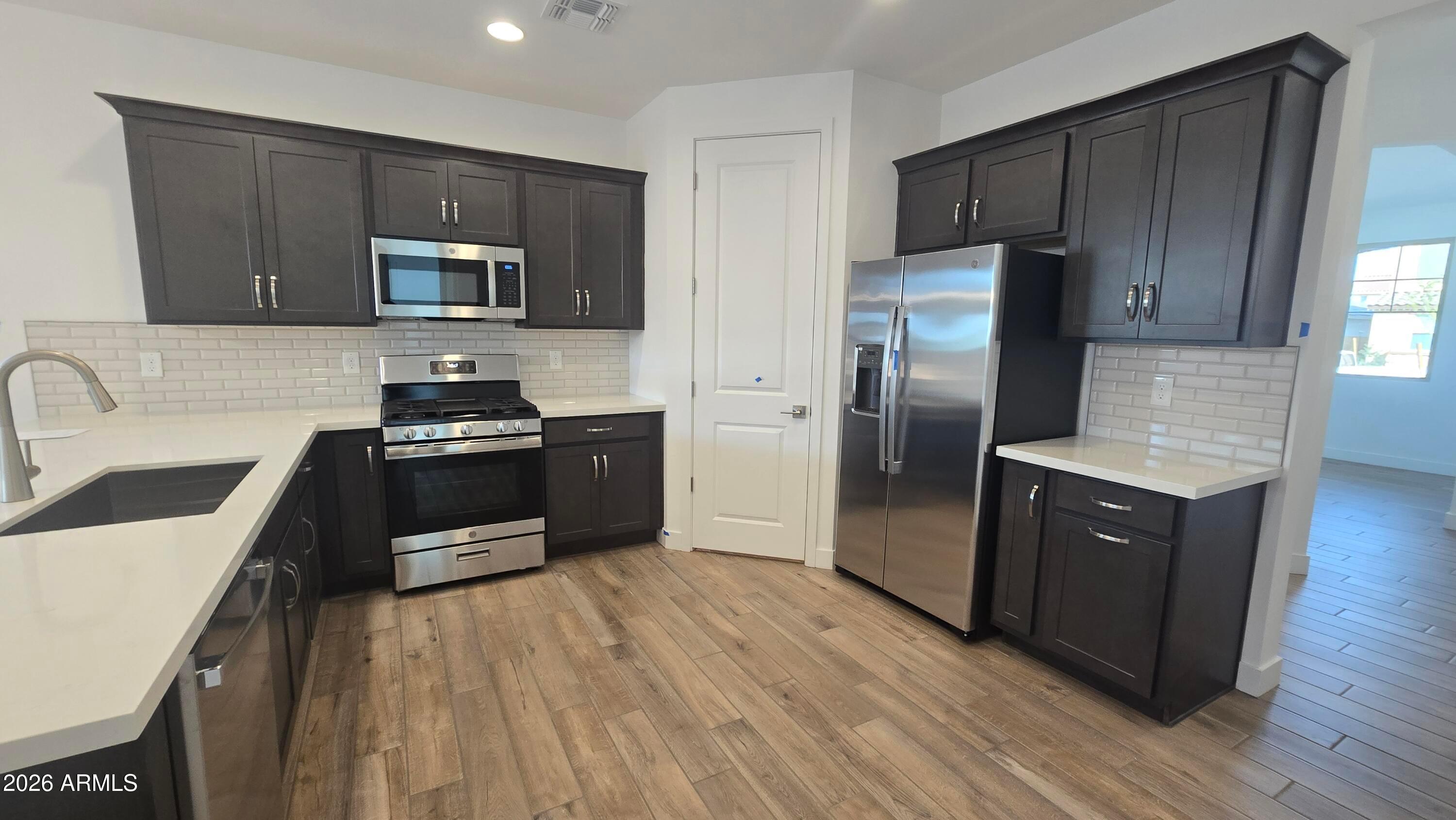 8823 W Pasadena Avenue