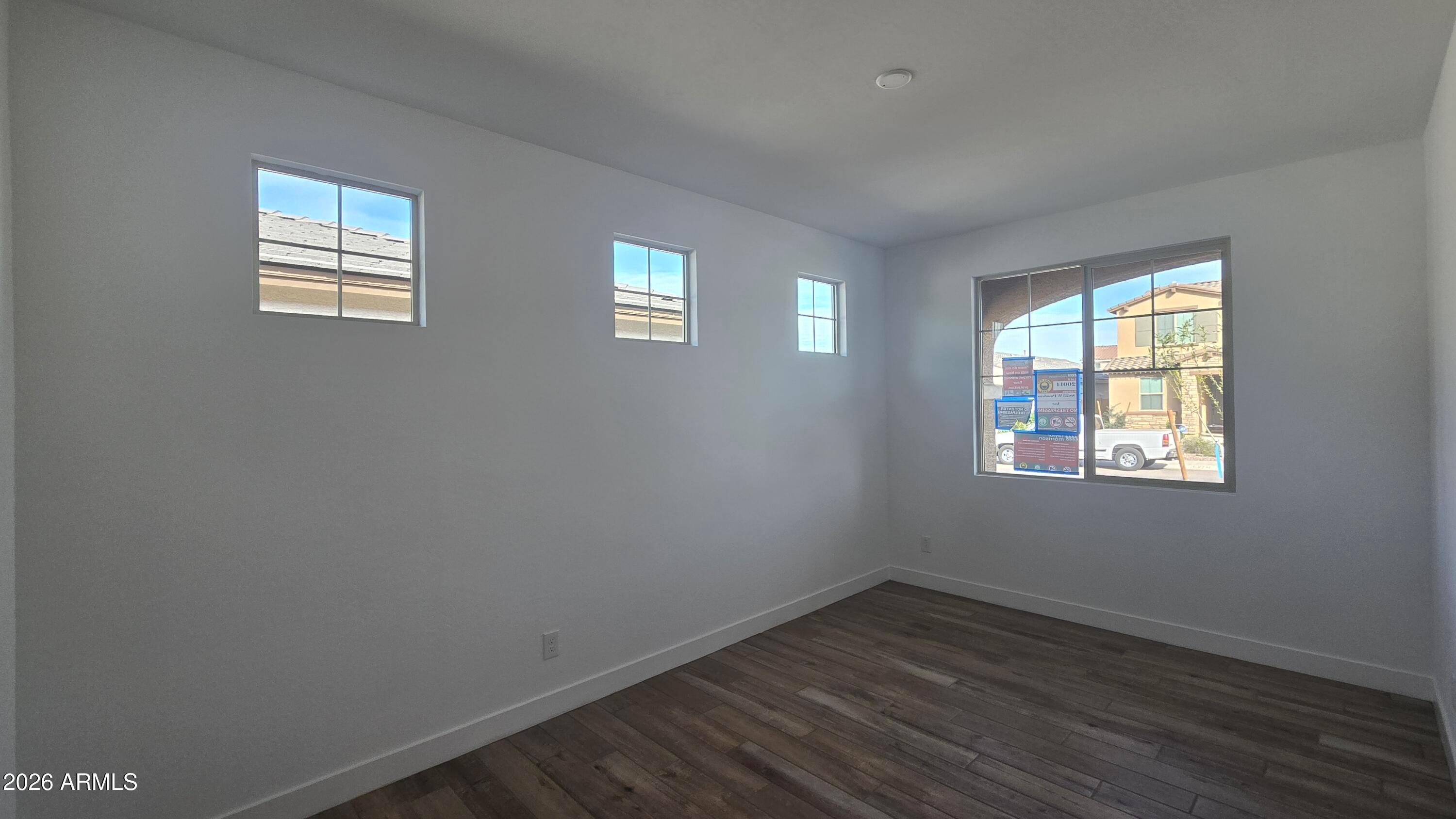 8823 W Pasadena Avenue