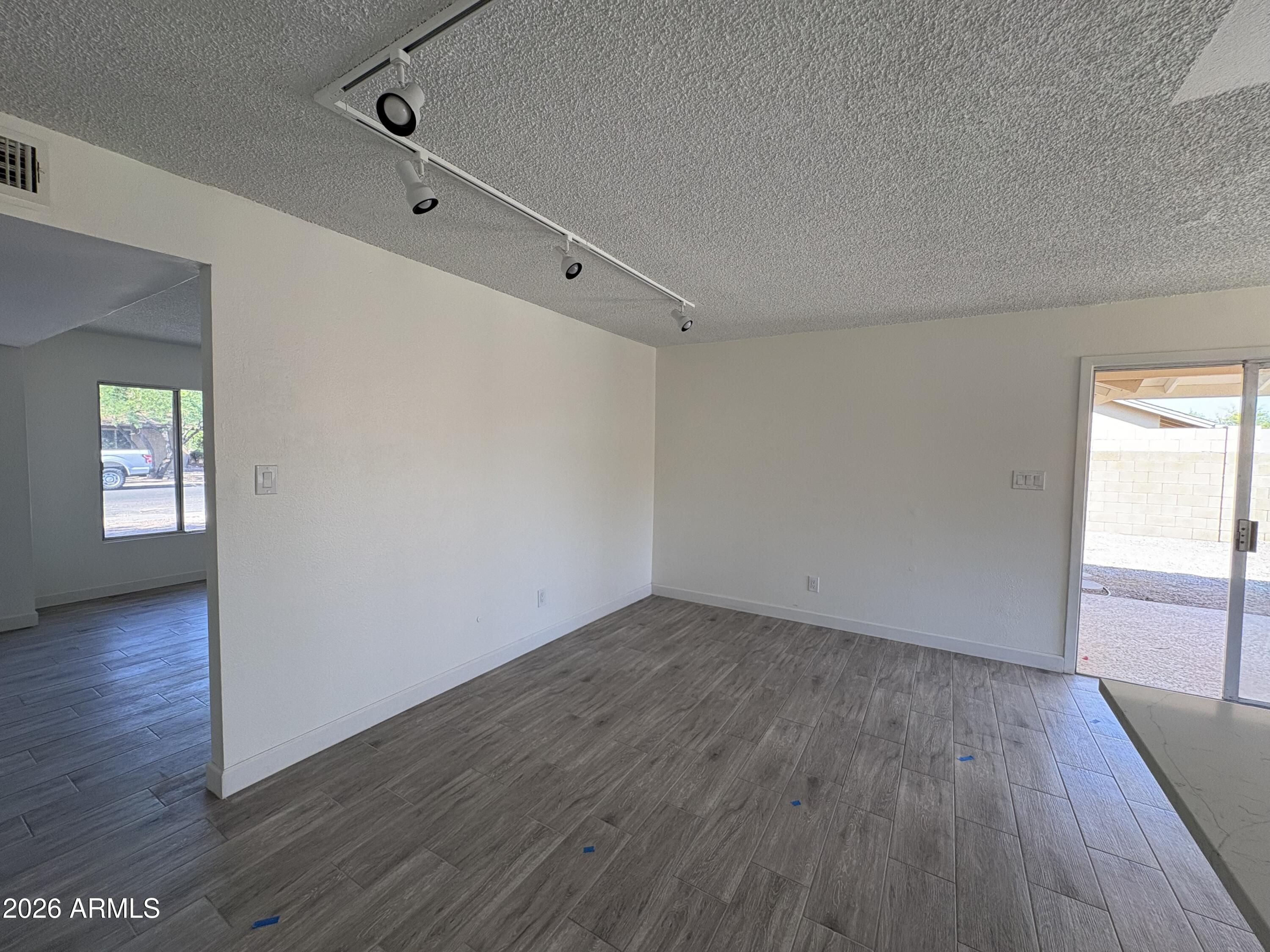 1521 W NOPAL Avenue