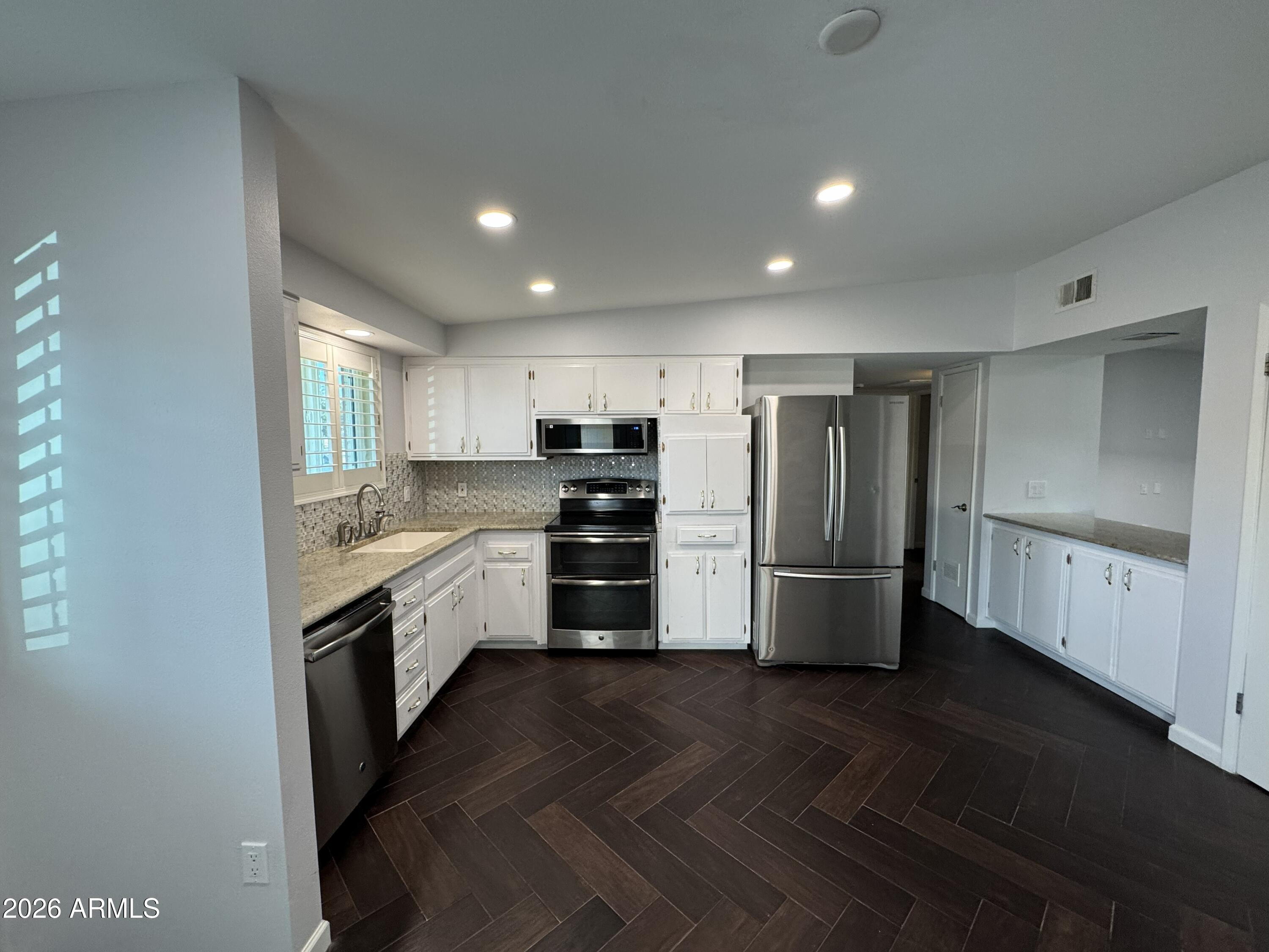 10750 W PEORIA Avenue