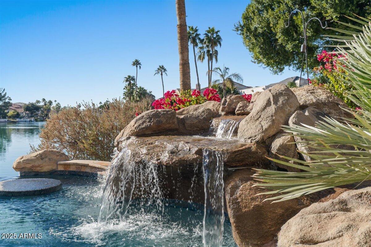 1519 E TREASURE COVE Drive