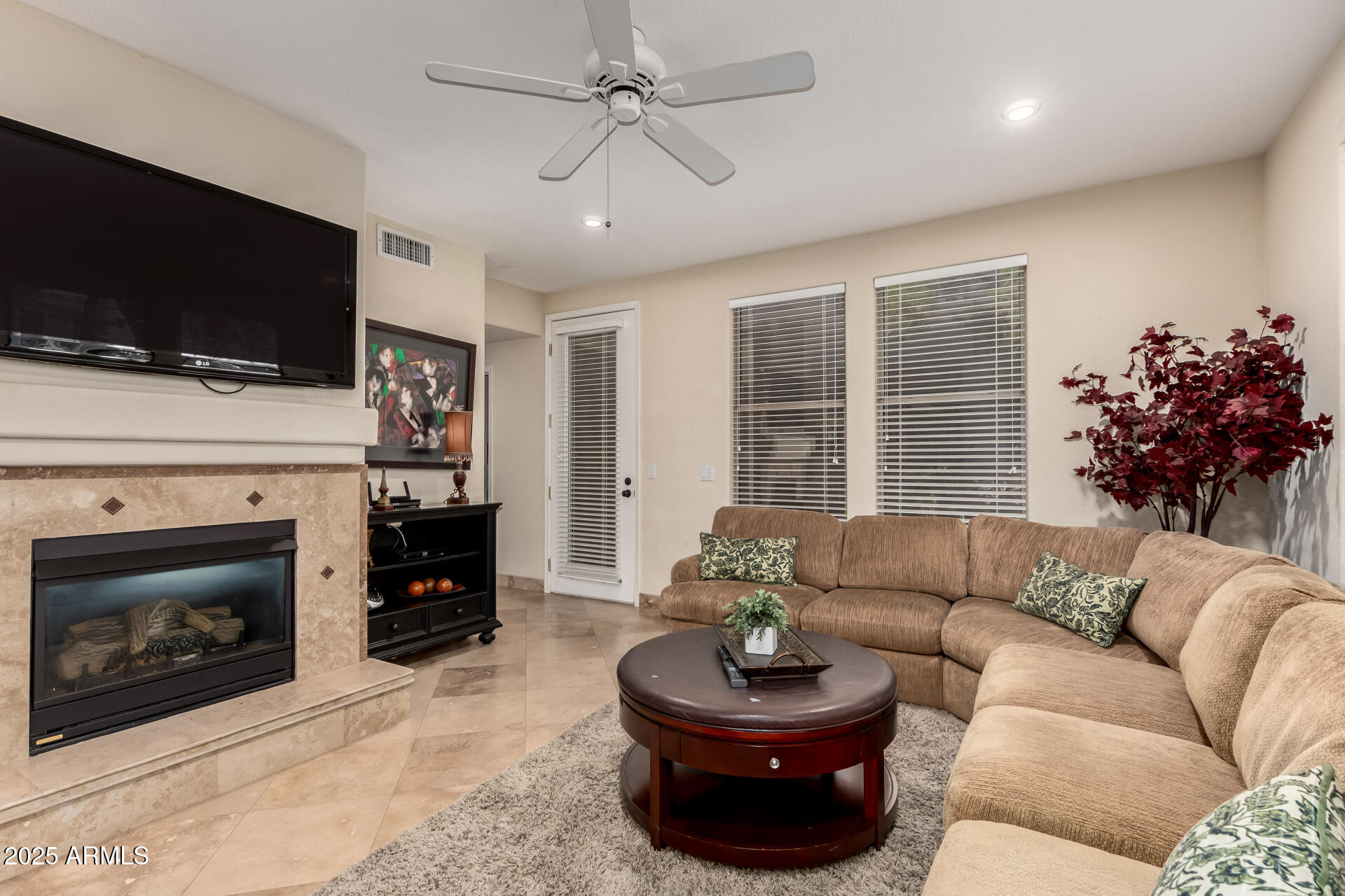 15221 N CLUBGATE Drive 1121