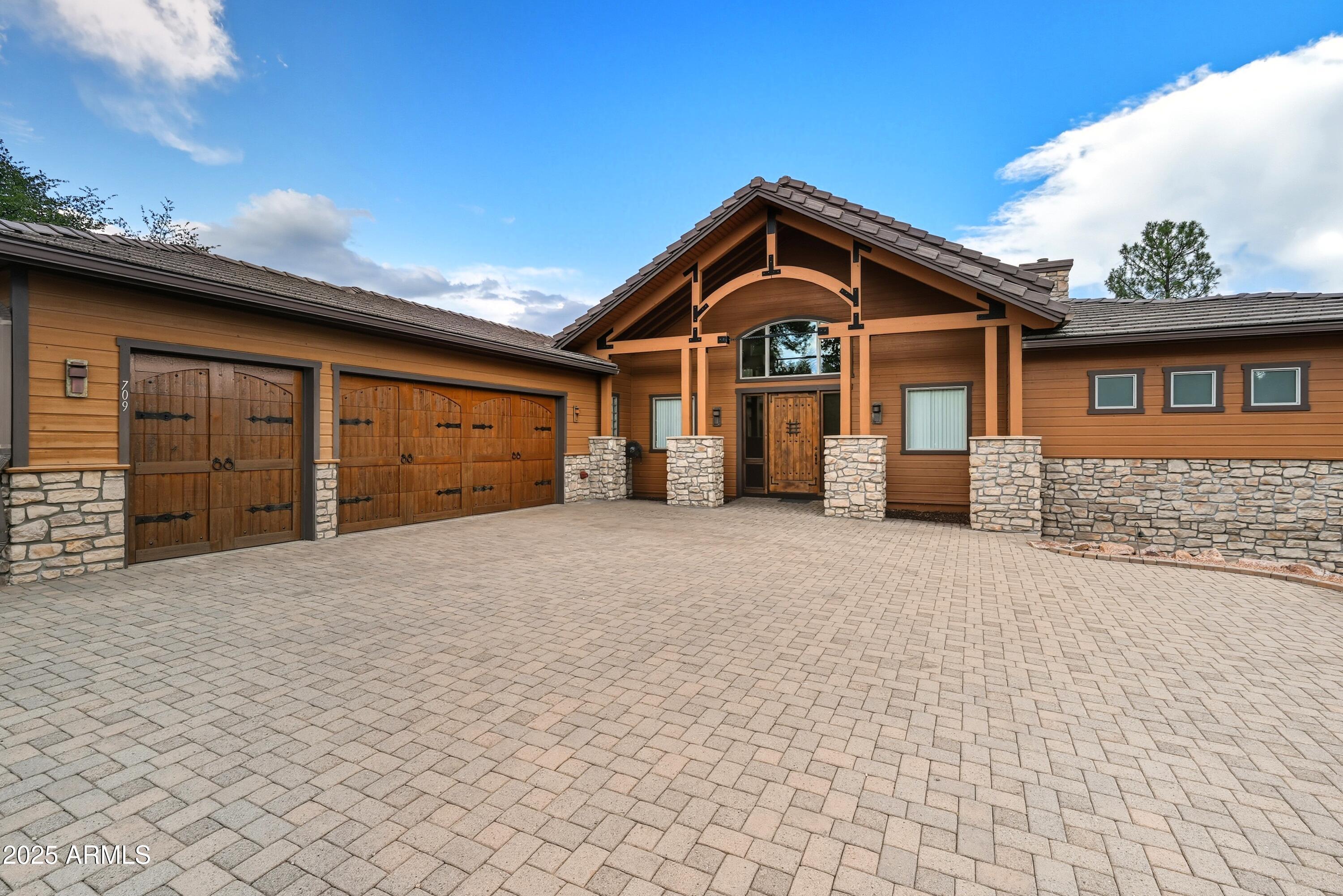 709 N Grapevine Drive