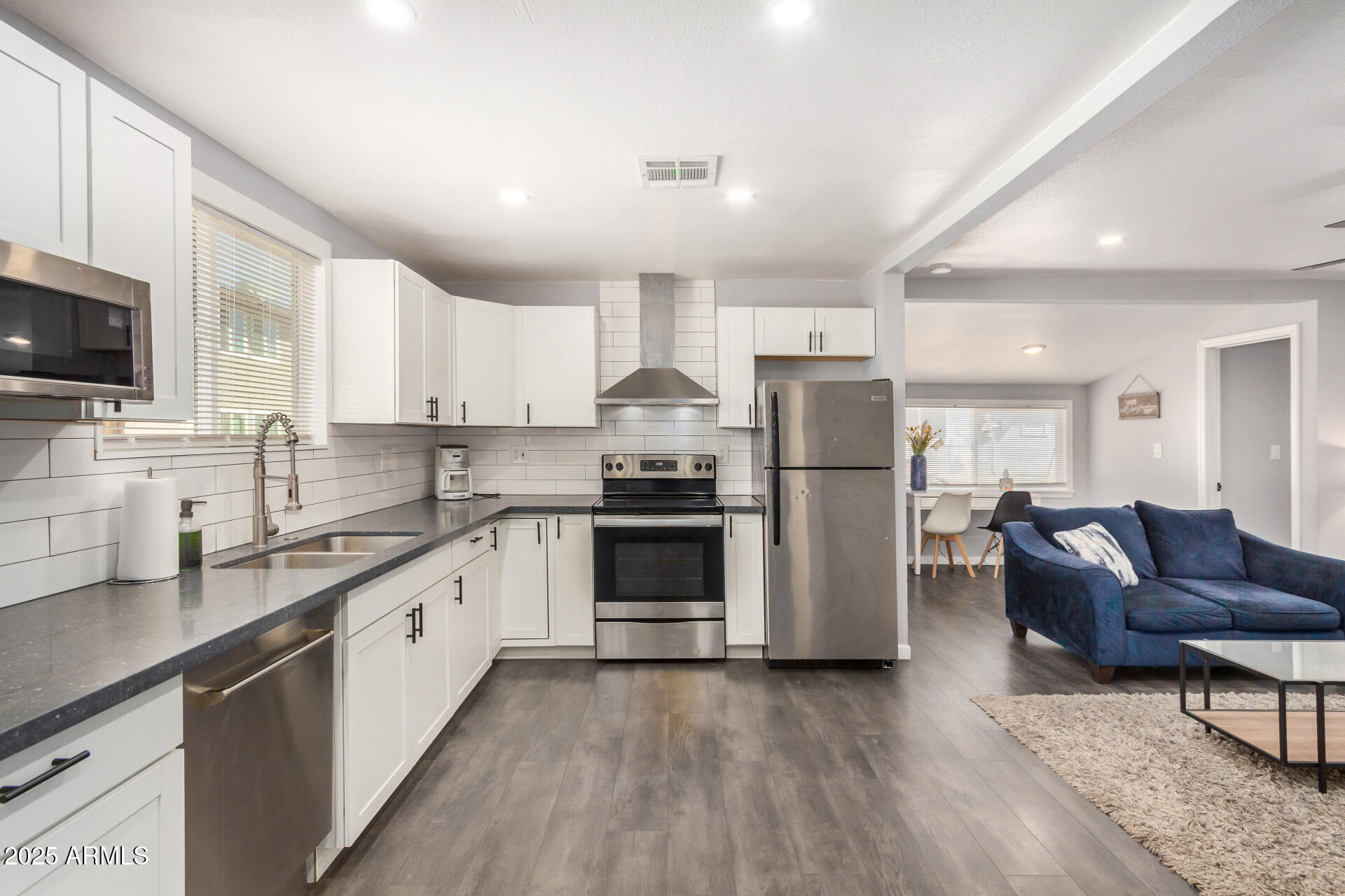 8915 N 9TH Place