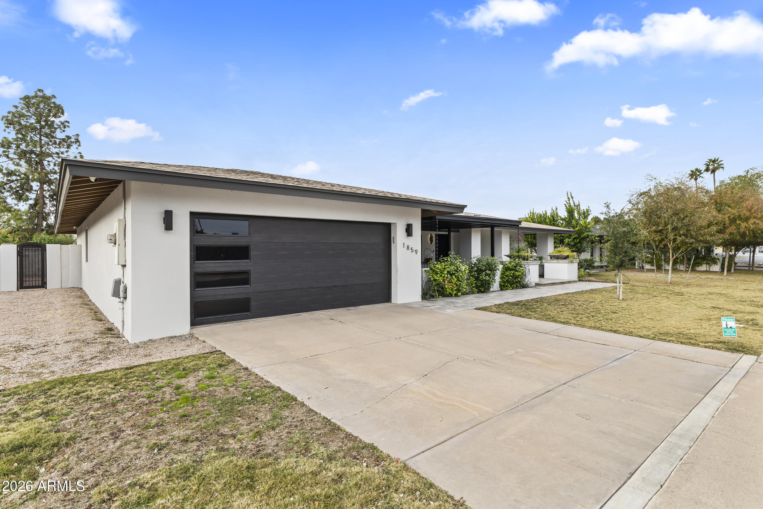 1859 W NAVARRO Avenue