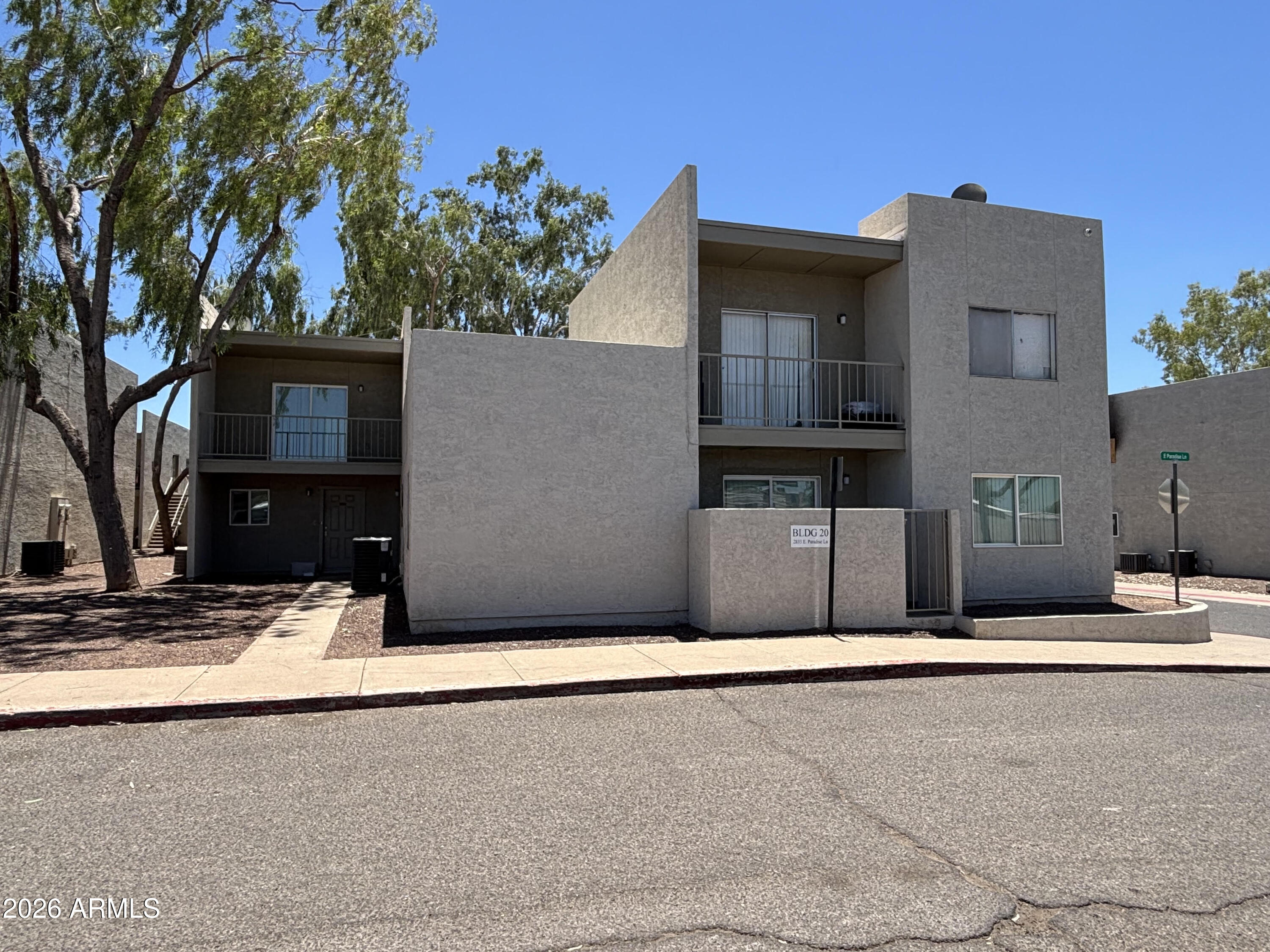 2833 E PARADISE Lane