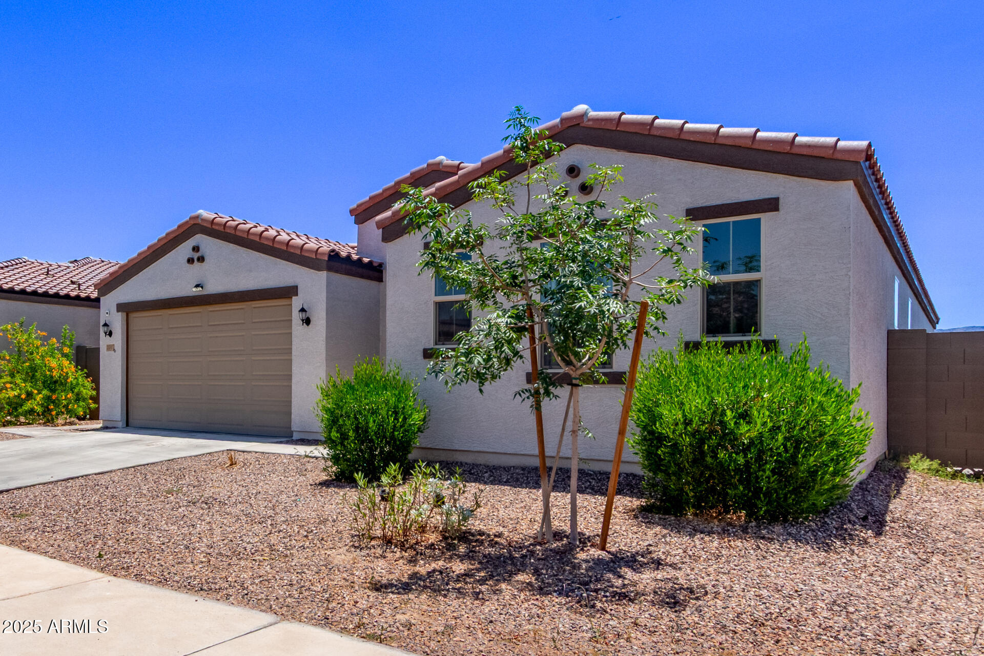 2347 W sunland Avenue