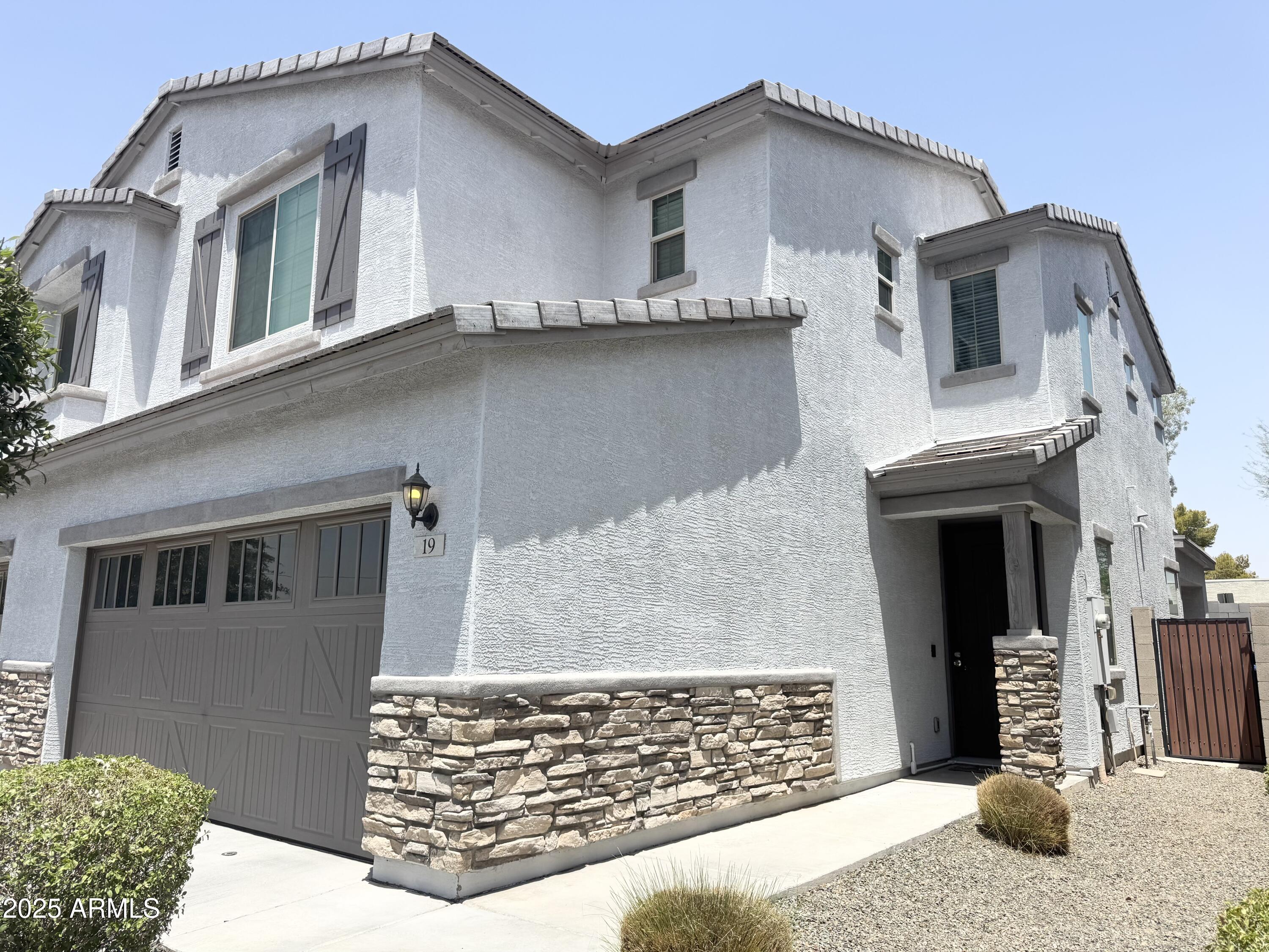 Homes 2 2339 E UNIVERSITY Drive 19