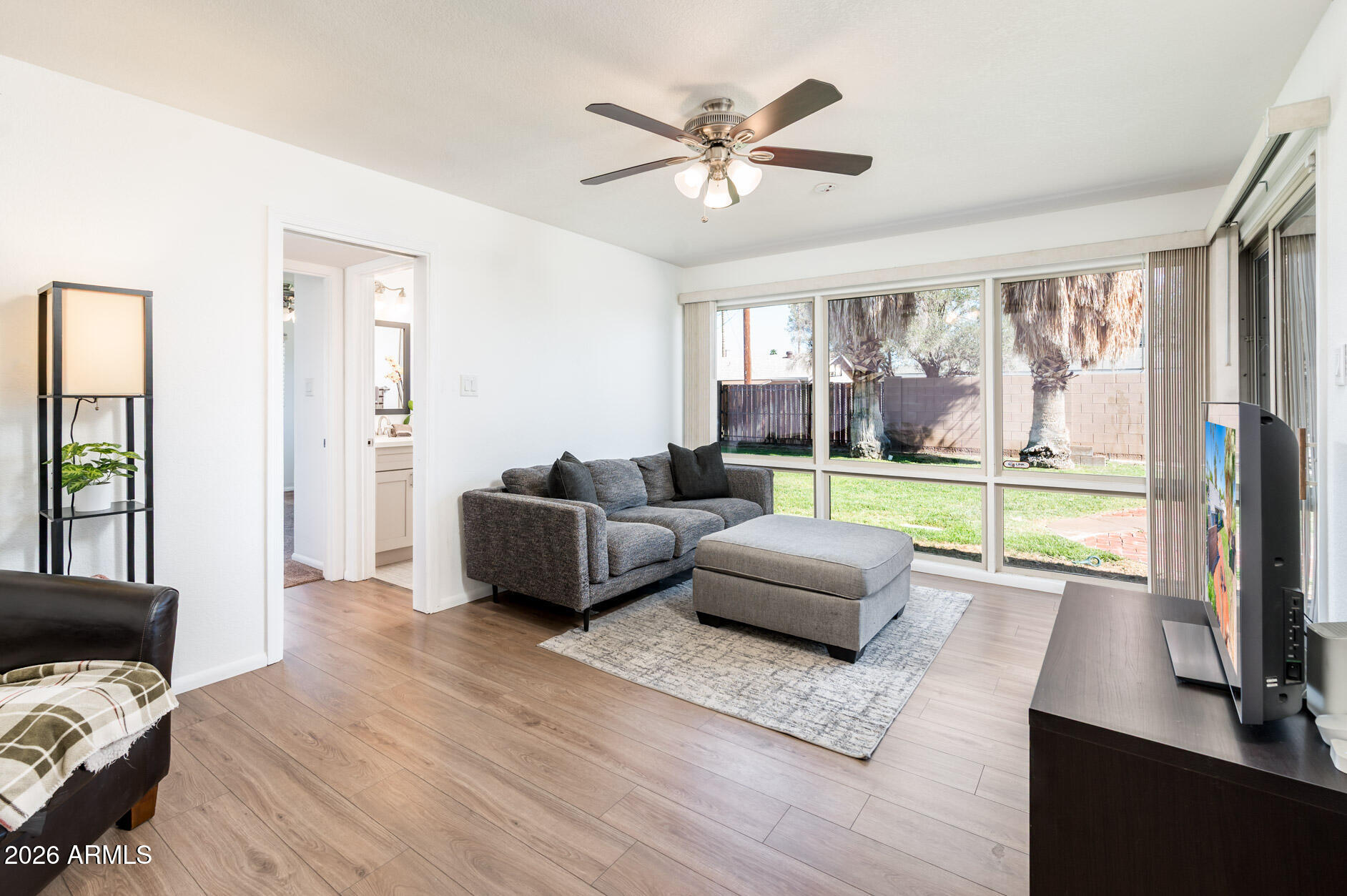 1726 W HAZELWOOD Street