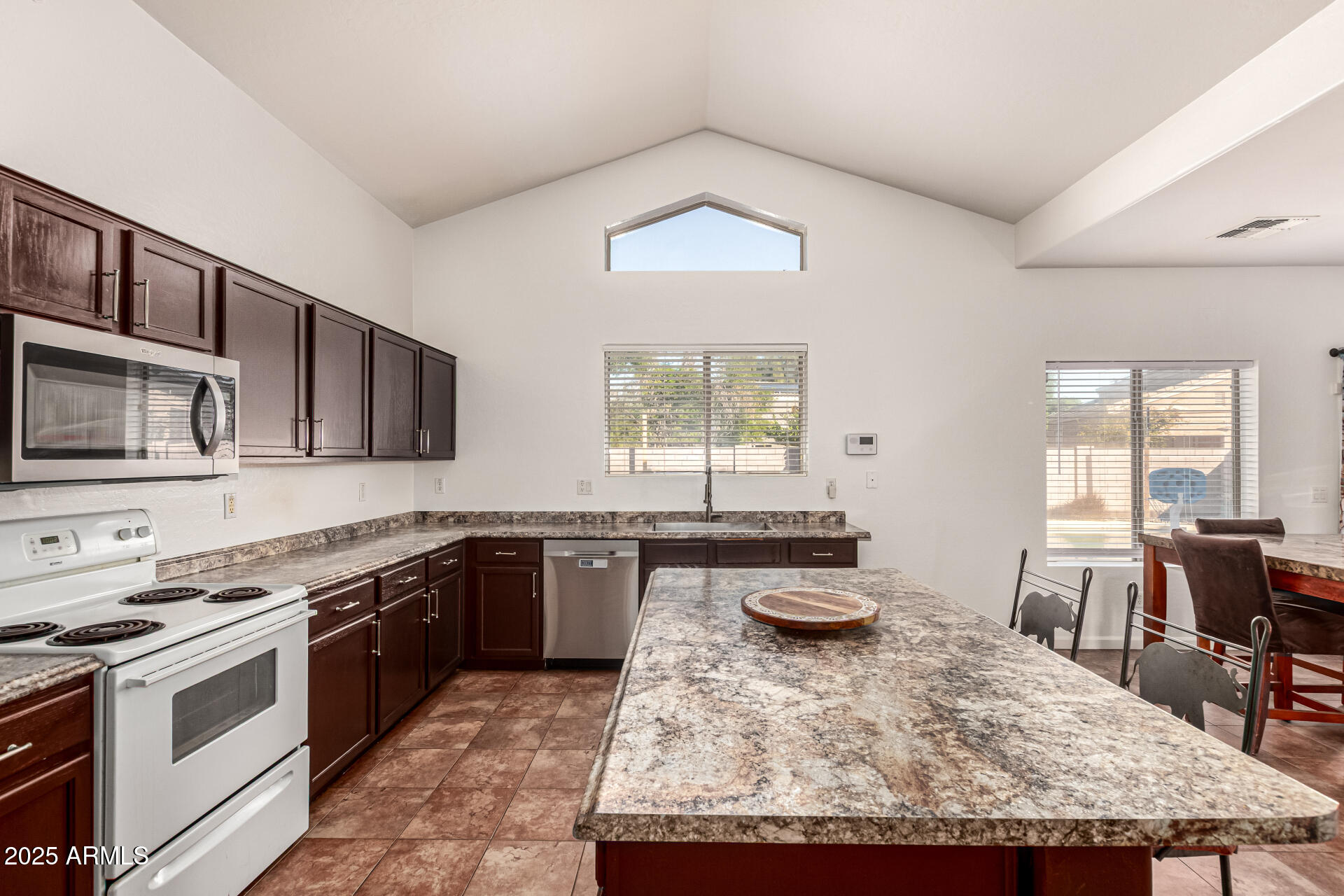 10536 W MAGNOLIA Street