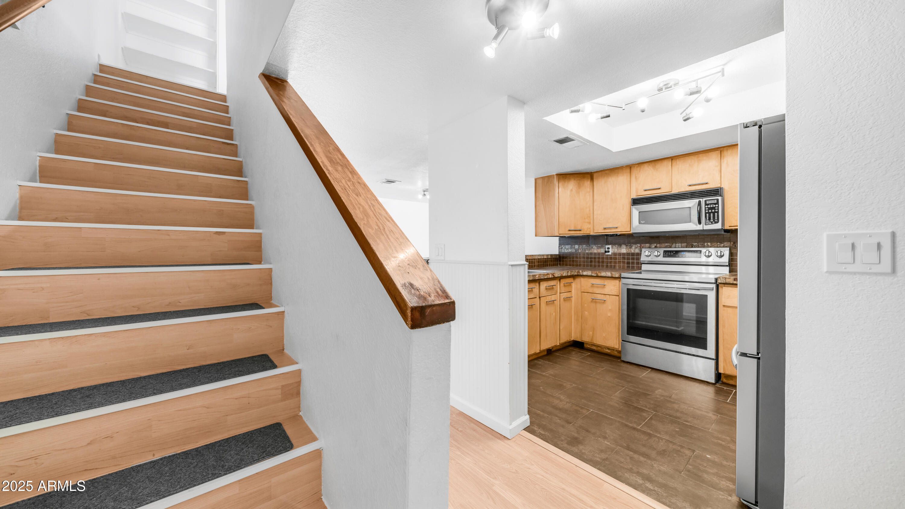 122 S HARDY Drive 28