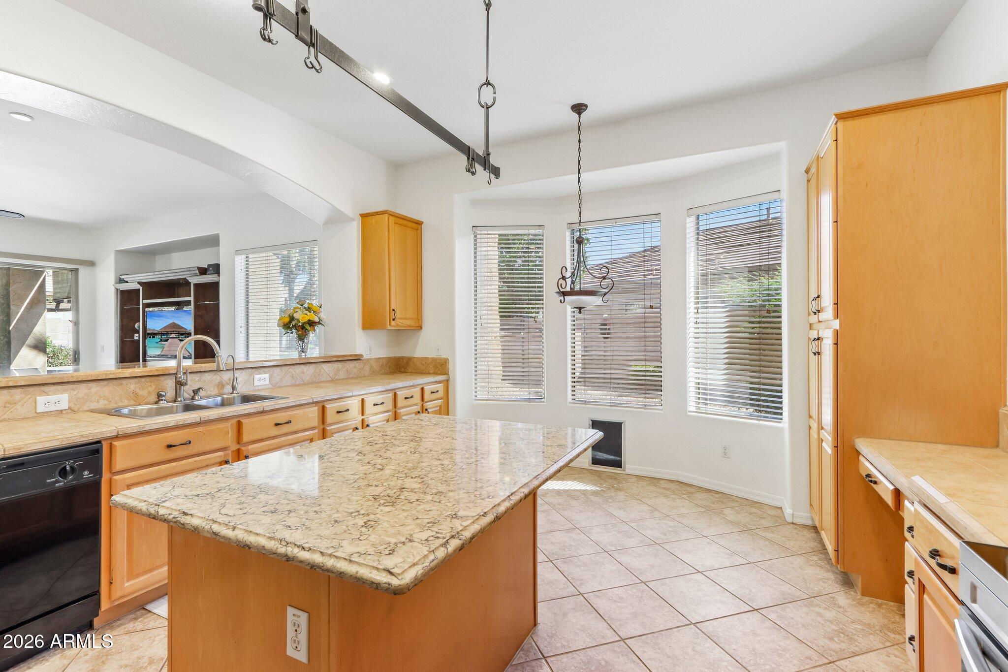Homes for Sale in Queen Creek Arizona 4 832 W RAVEN Drive