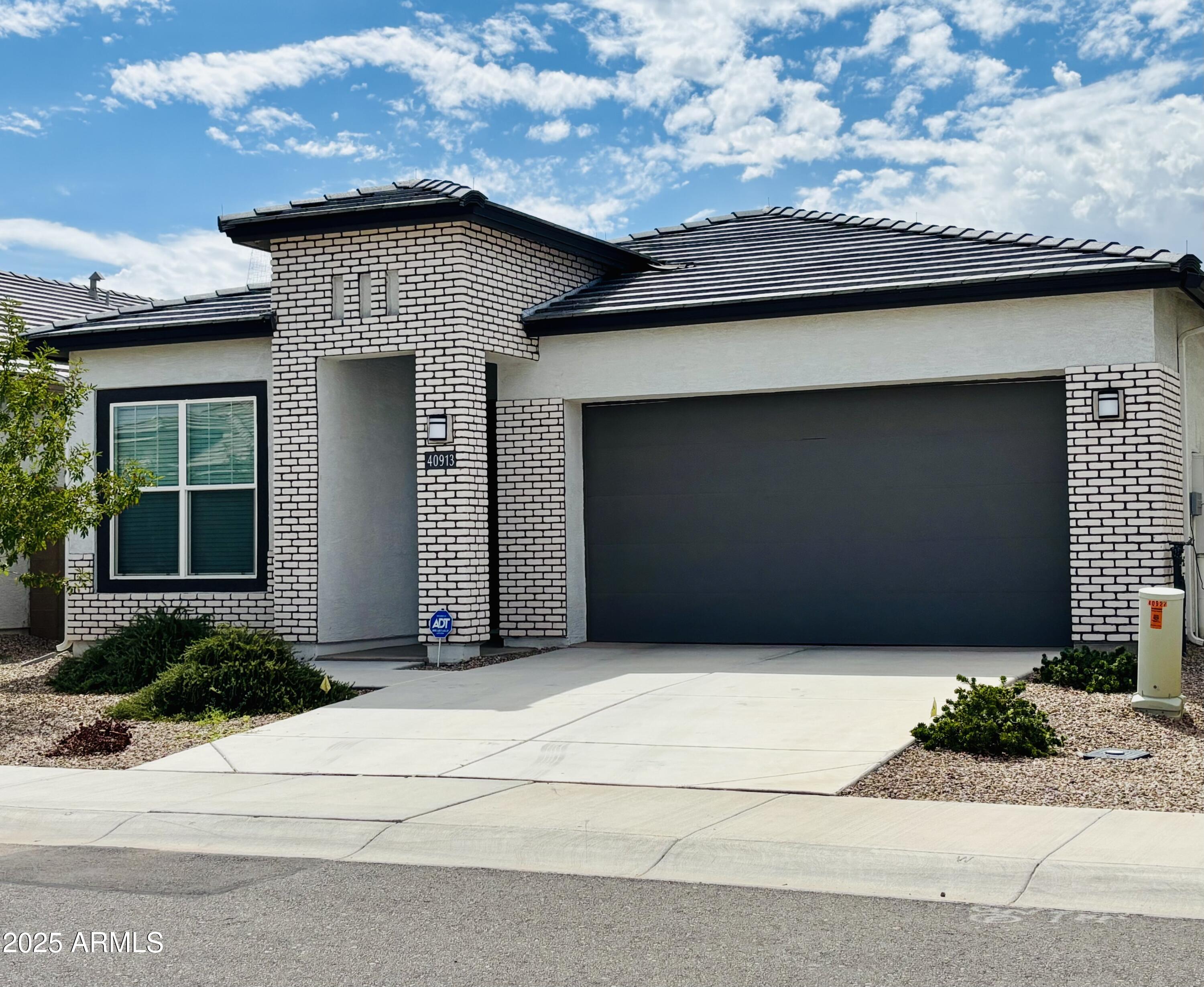 40913 W SUNLAND Drive