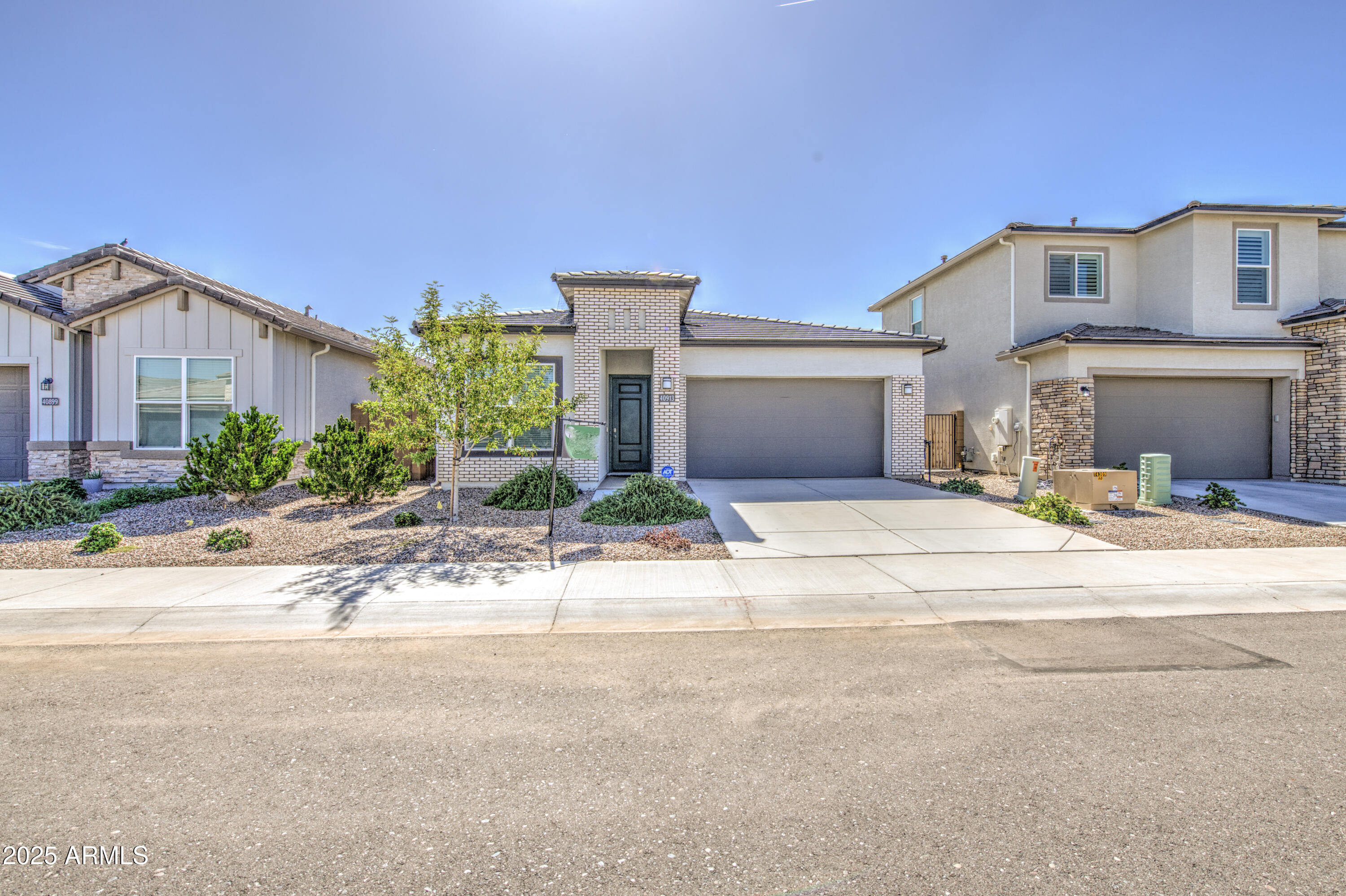 40913 W SUNLAND Drive