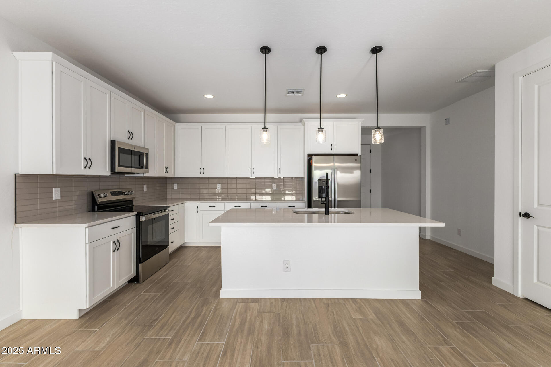 18621 E HELIAN Drive