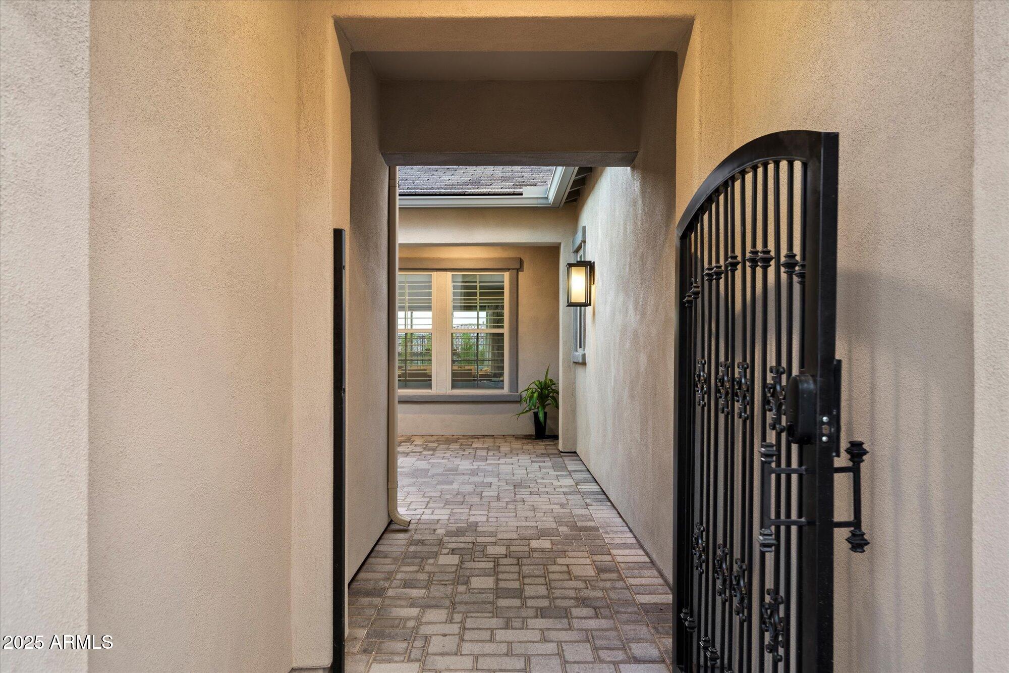 3014 E DESERT Lane