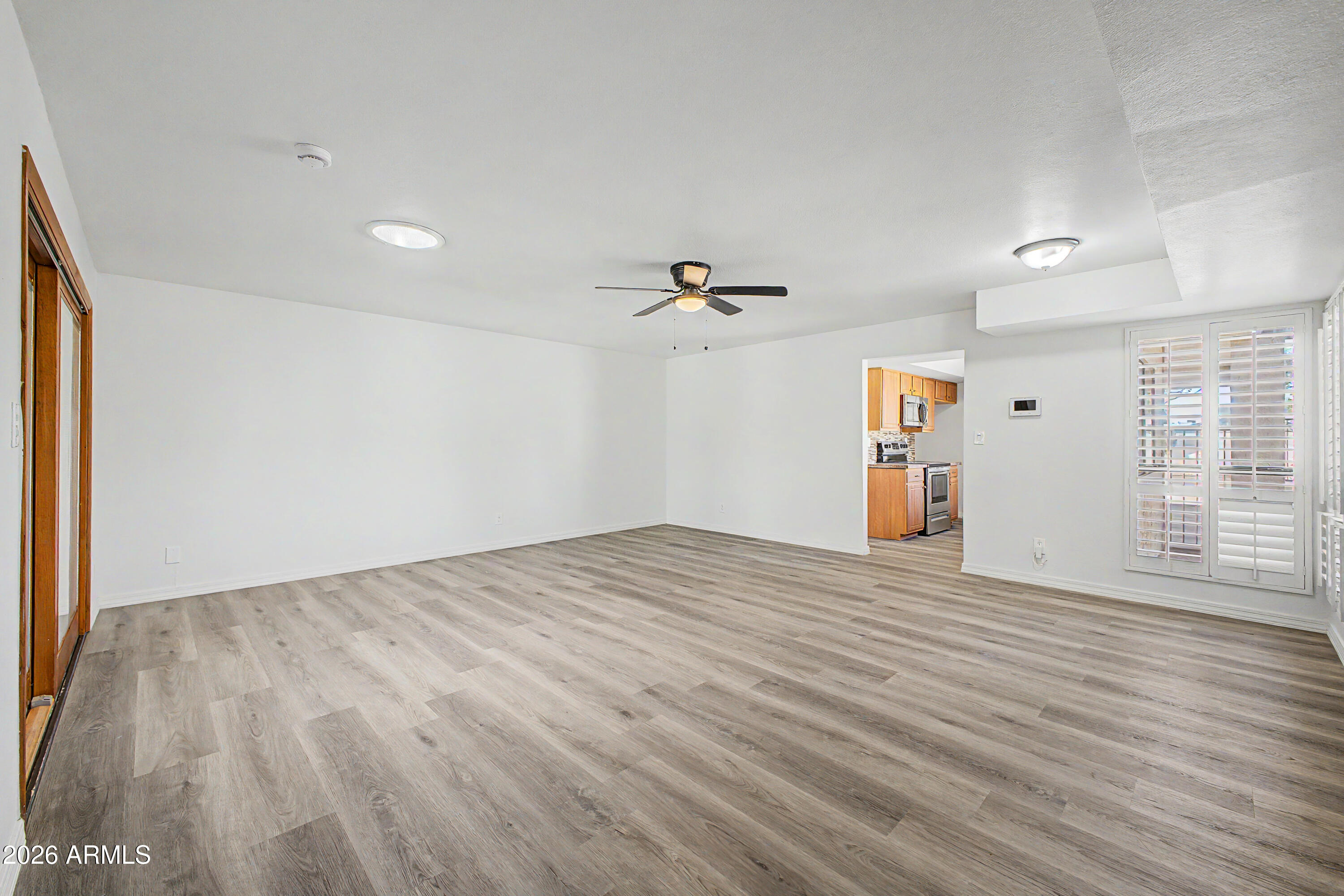 2905 W GLENDALE Avenue