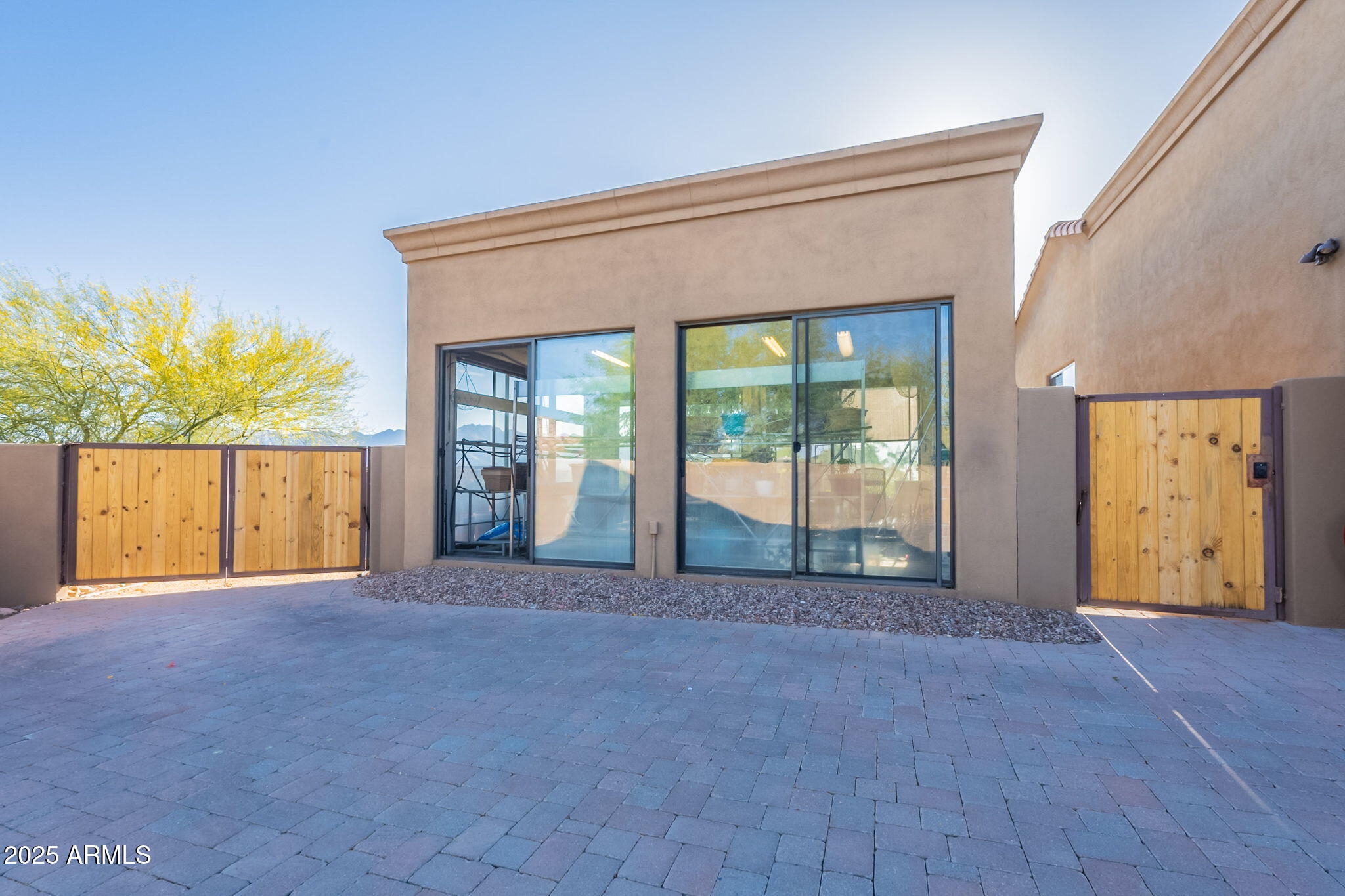 3118 W GLENHAVEN Drive