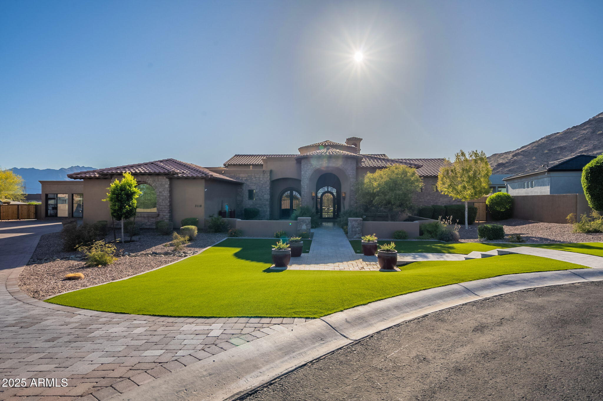 3118 W GLENHAVEN Drive