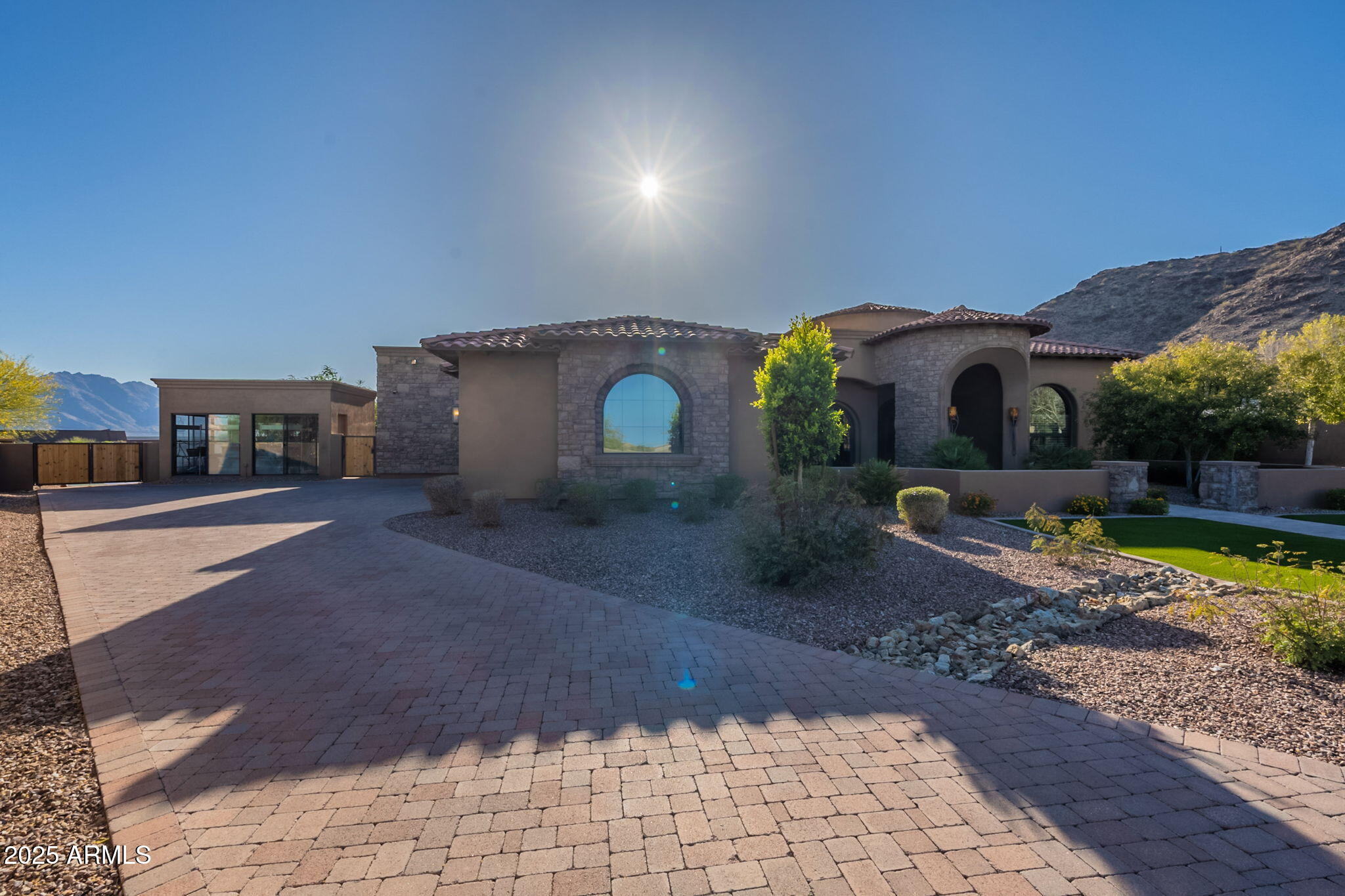 3118 W GLENHAVEN Drive