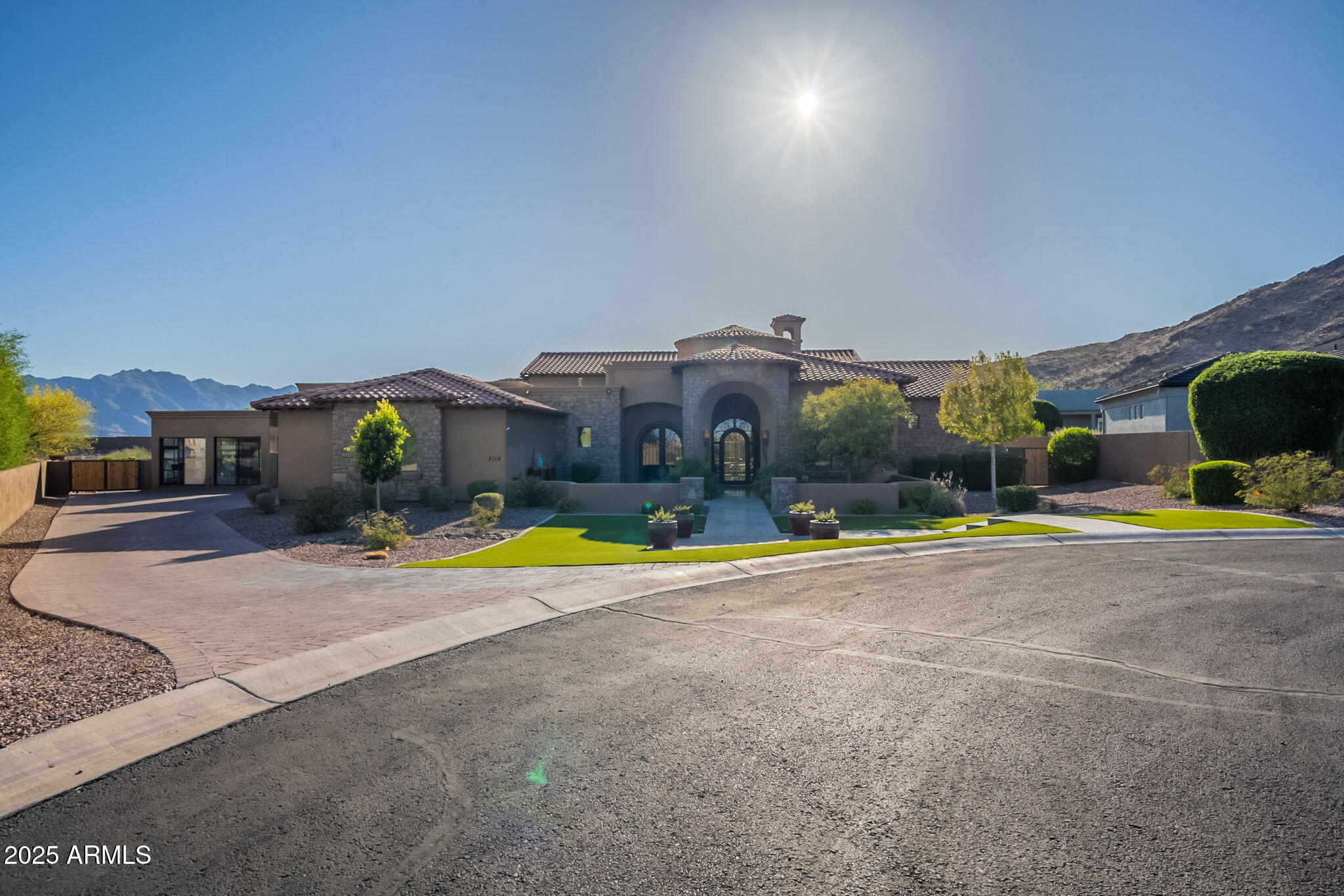 3118 W GLENHAVEN Drive