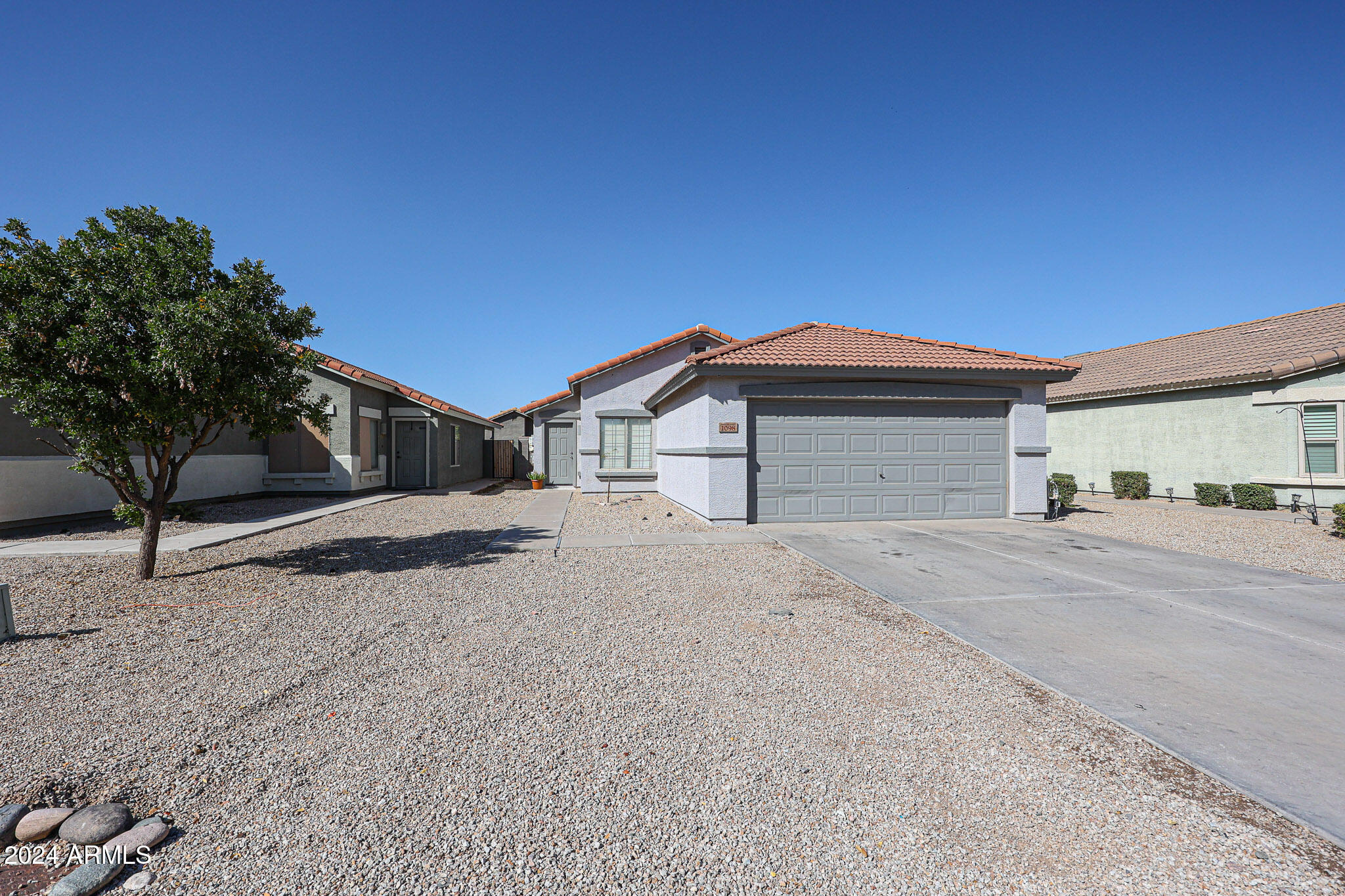 1098 E NARDINI Street