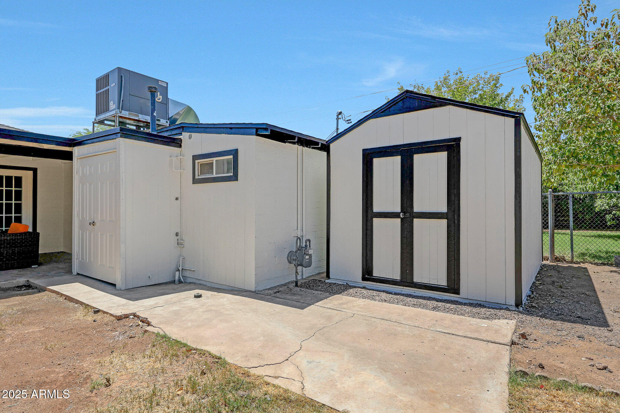 224 W GLENROSA Avenue