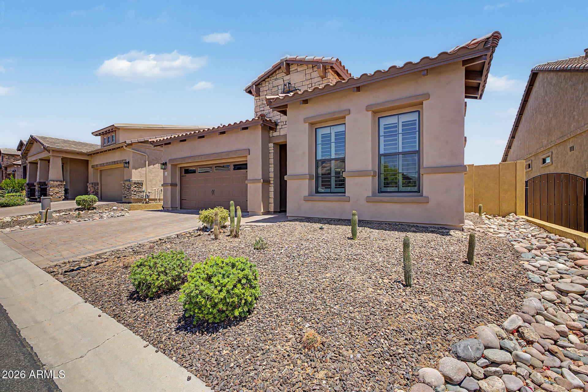 2103 N RED Cliff
