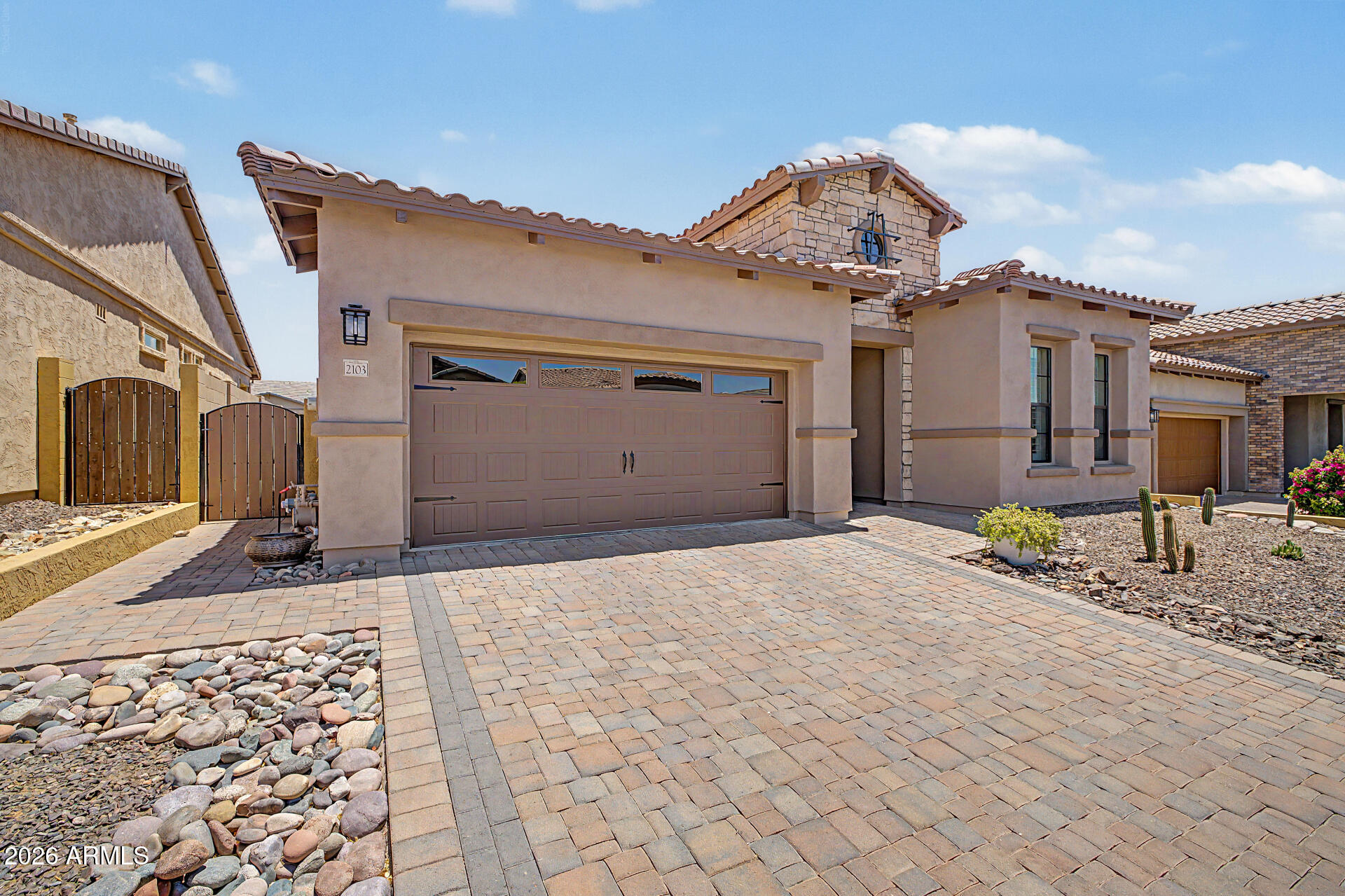 2103 N RED Cliff