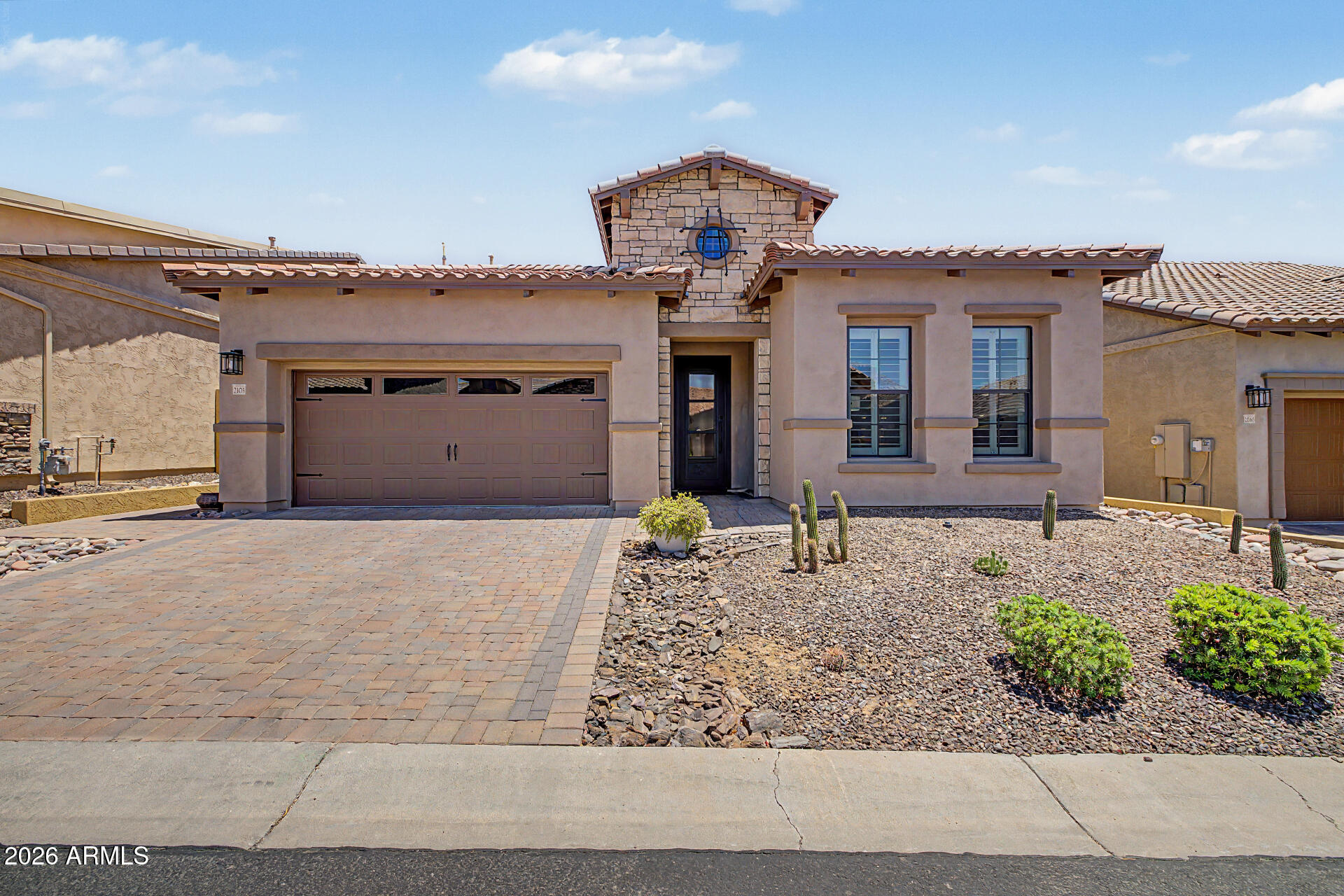2103 N RED Cliff
