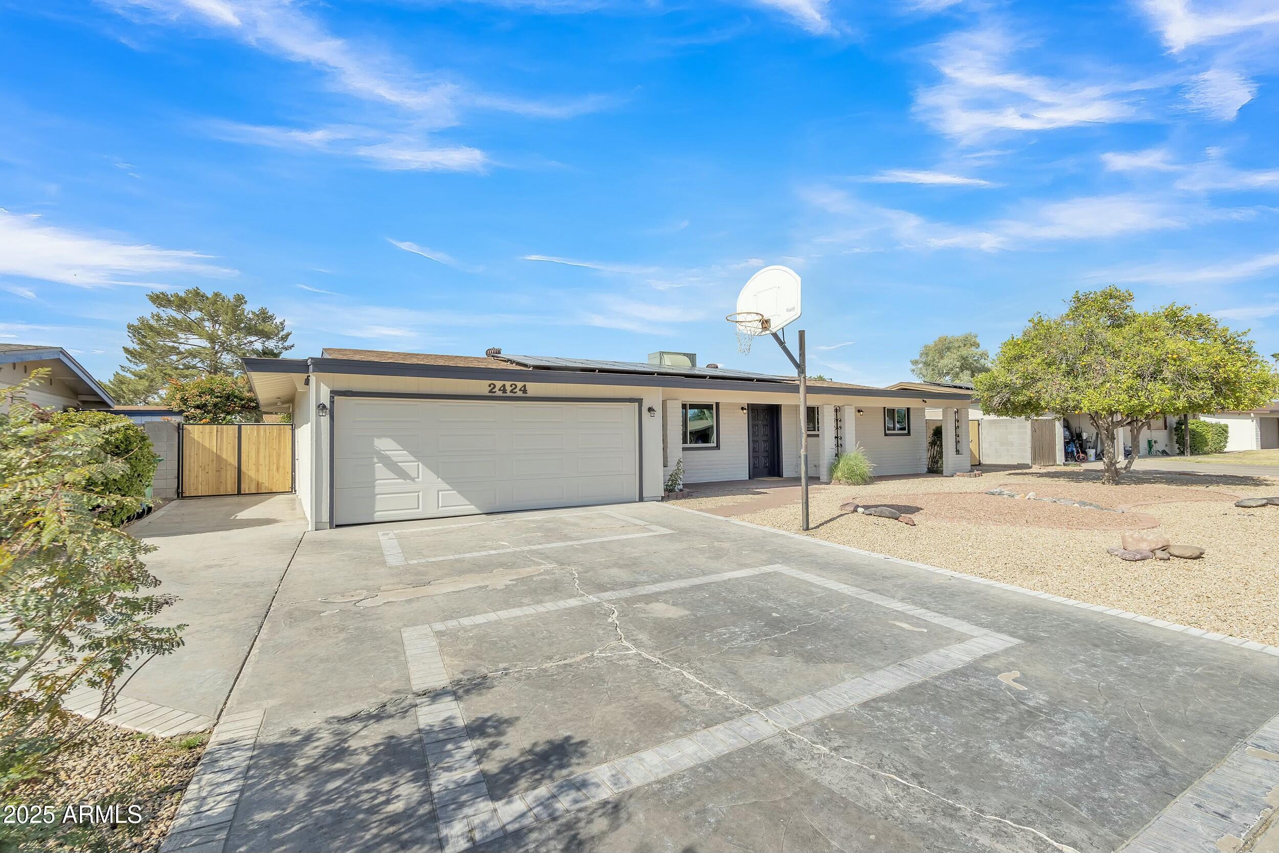 2424 E FAIRFIELD Street
