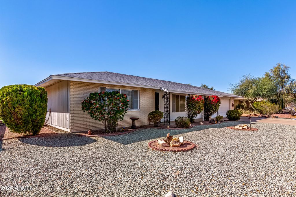 Photo of 9409 W Glen Oaks Circle N, Sun City, AZ 85351 (MLS # 6930173)