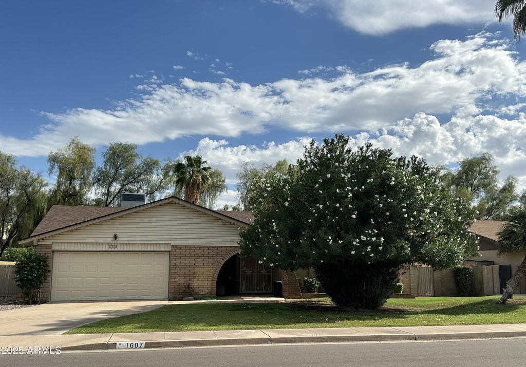 Photo of 1607 E Libra Drive, Tempe, AZ 85283 (MLS # 6931401)