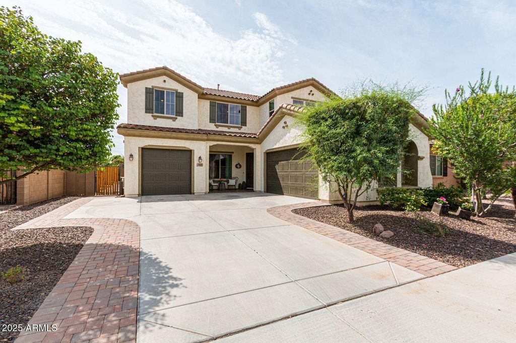 Photo of 1925 E Crescent Way, Chandler, AZ 85249 (MLS # 6922052)